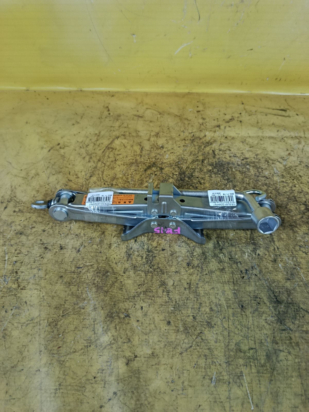 Домкрат на Nissan Sunny FB15 Фото 1