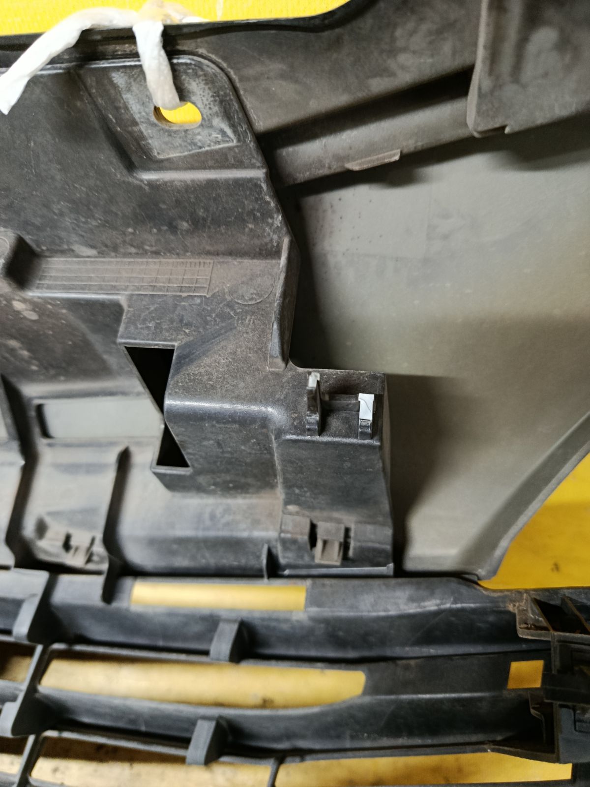 Решетка радиатора 62310-3VA0A на Nissan Note E12 Фото 4