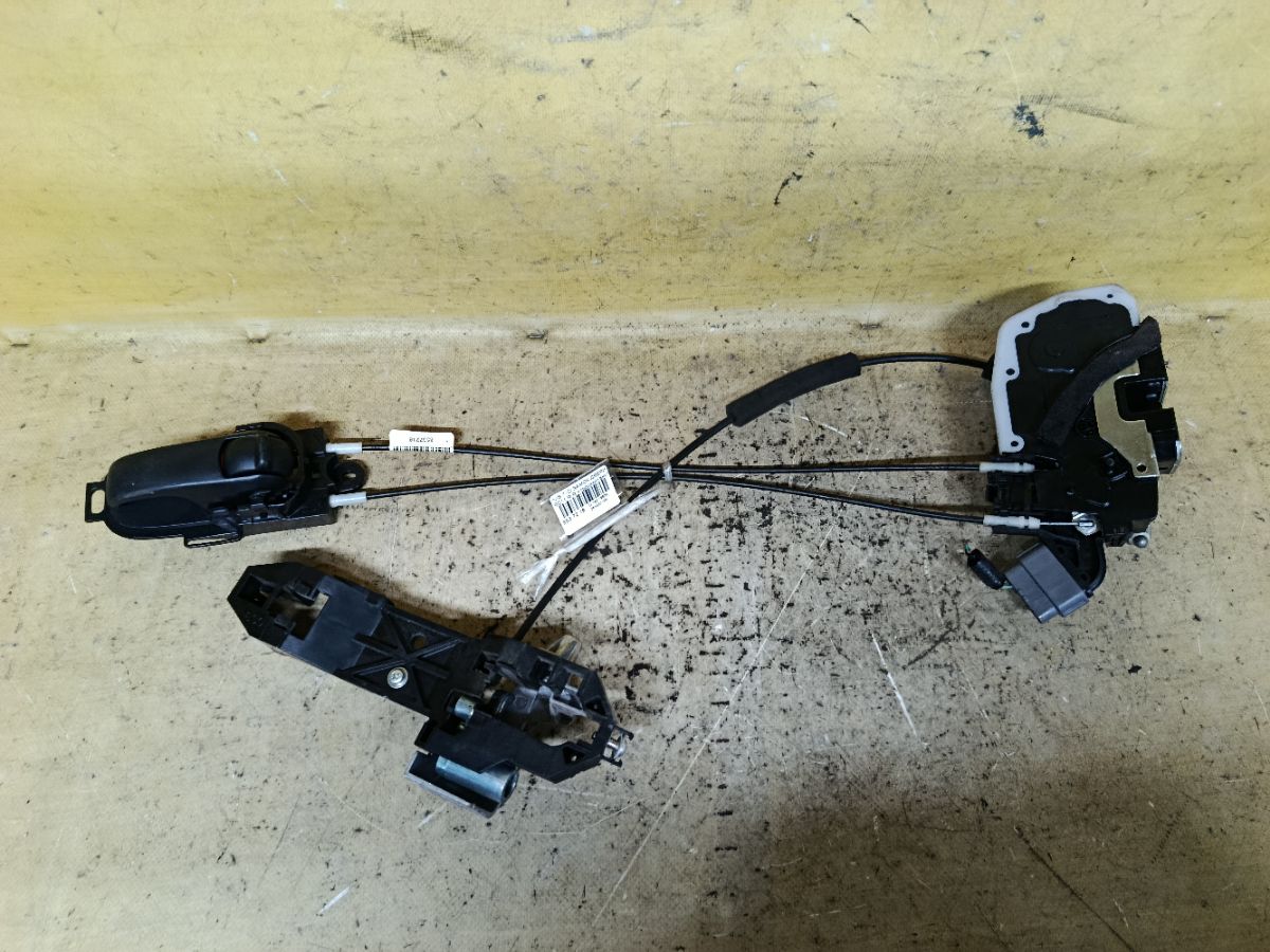 Замок двери на Nissan Tiida Latio SC11 Фото 2