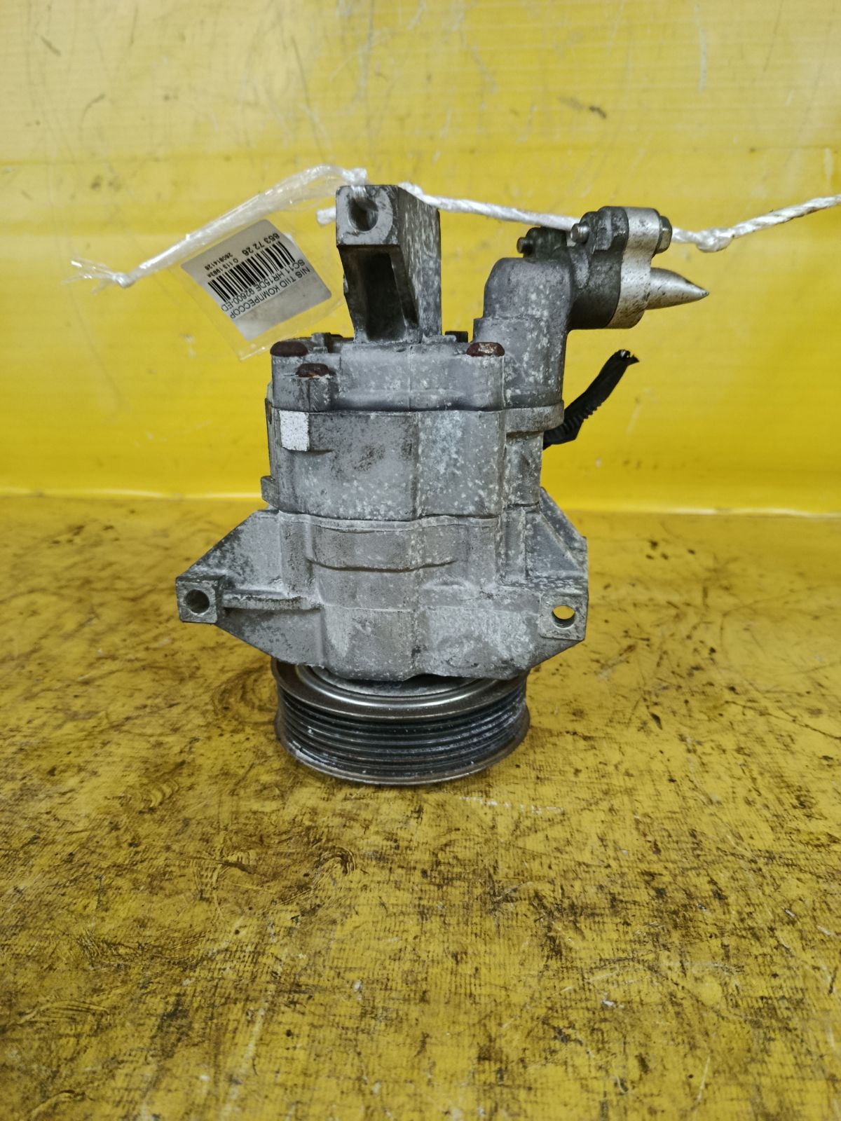 Компрессор кондиционера 92600-ED07B на Nissan Tiida Latio SC11 HR15DE Фото 2