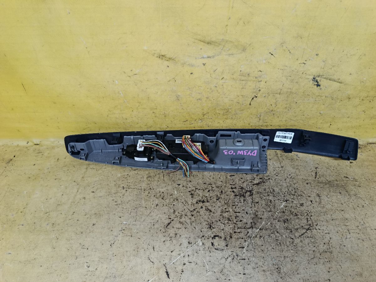 Блок упр-я стеклоподъемниками D39766350C на Mazda Demio DY3W Фото 3
