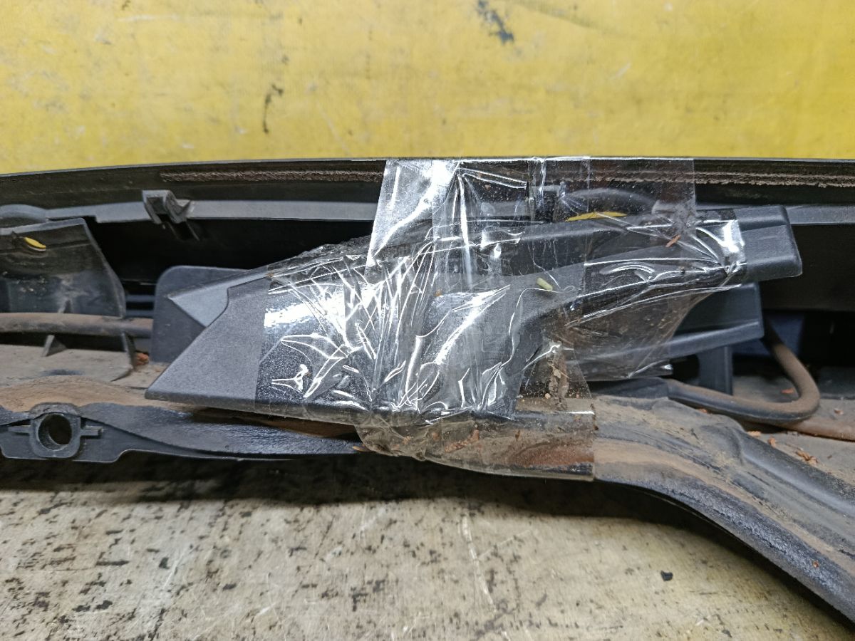 Решетка под лобовое стекло 55781-B2130 на Daihatsu Move LA100S Фото 3
