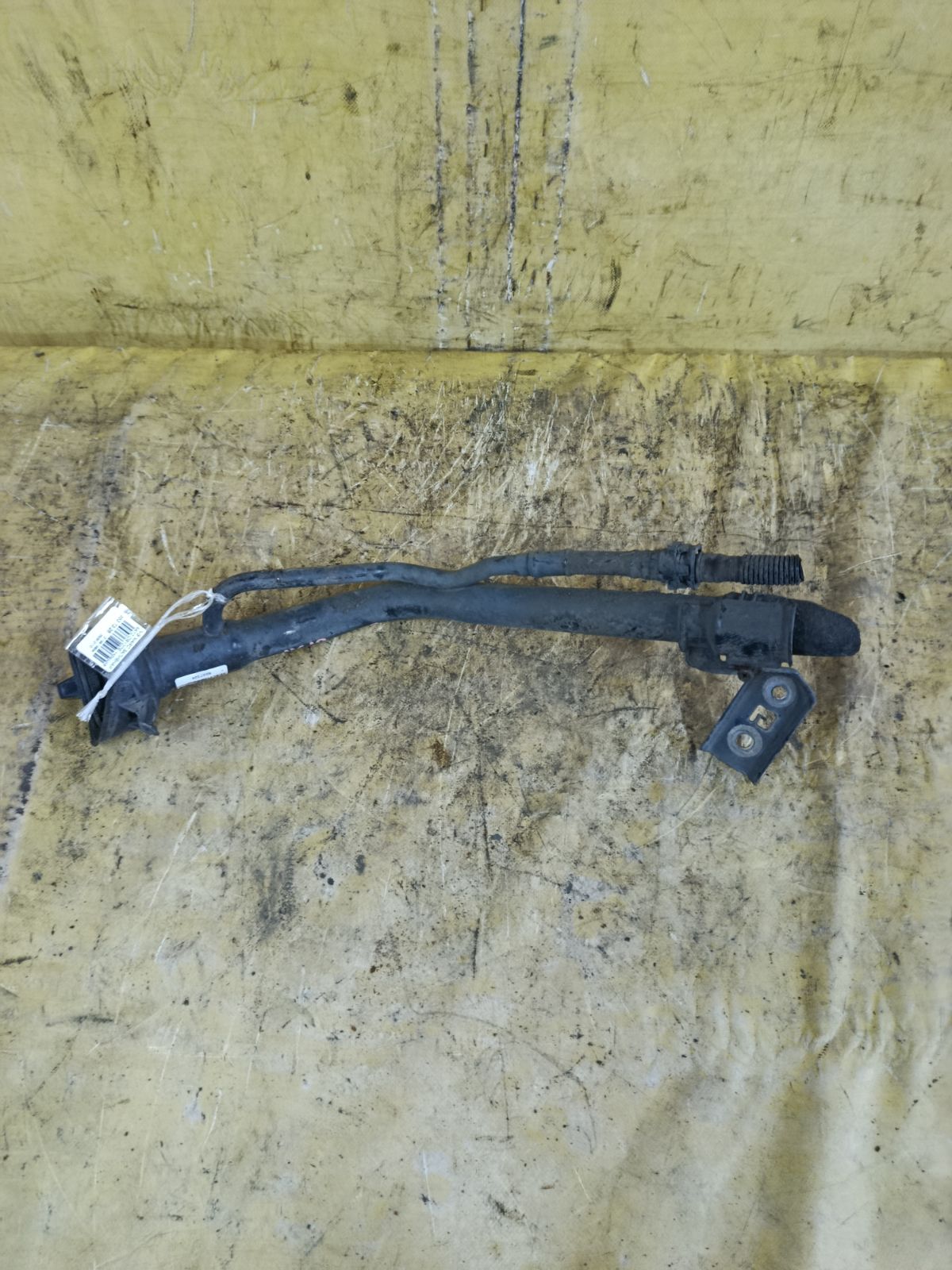Заливная горловина топливного бака на Nissan March AK12 CR12DE Фото 1