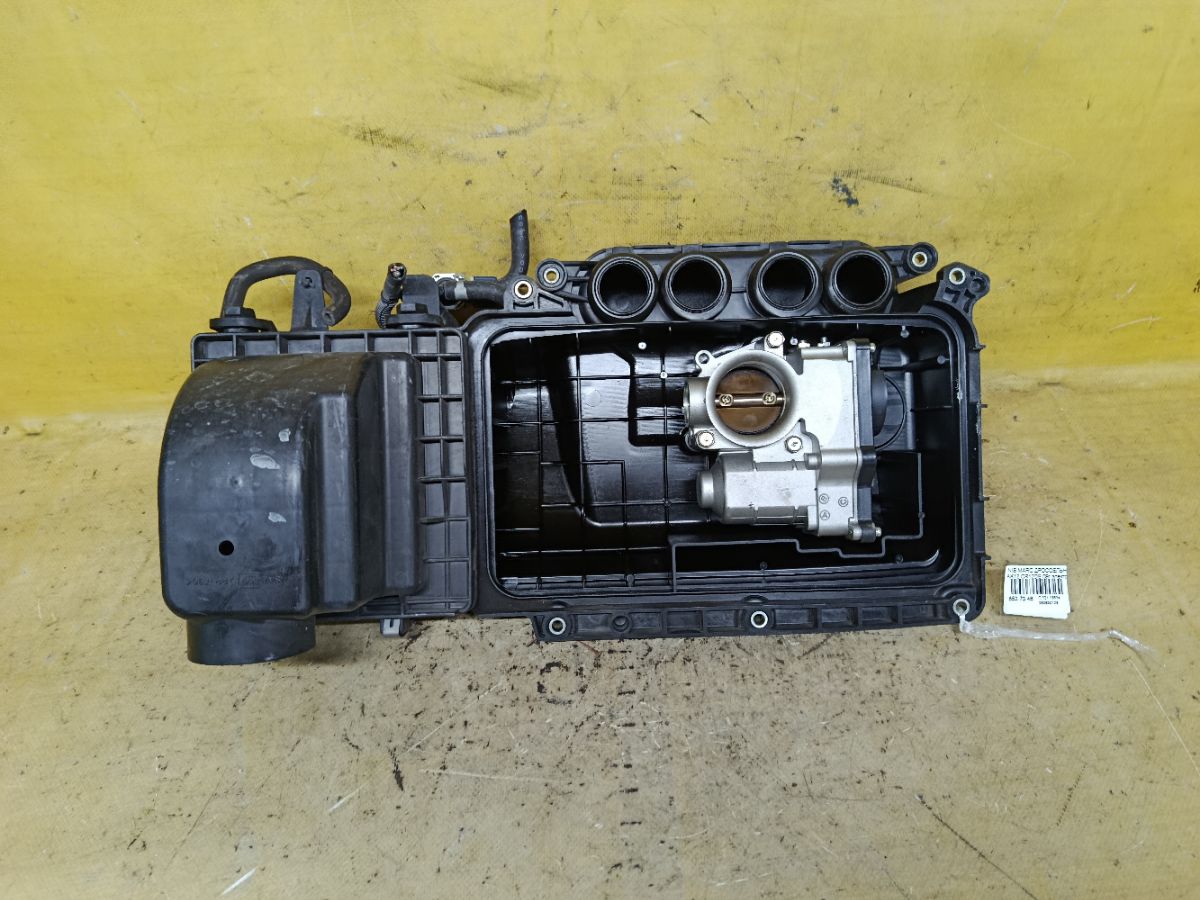 Дроссельная заслонка на Nissan March AK12 CR12DE Фото 2
