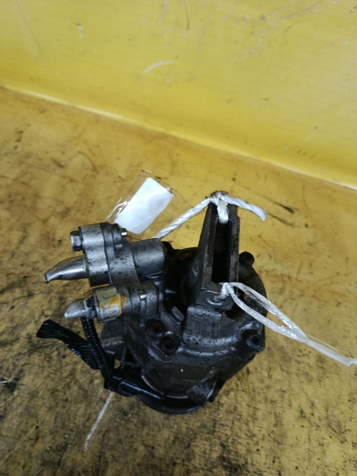 Компрессор кондиционера 92600-ED07B на Nissan Tiida Latio SC11 HR15DE Фото 4