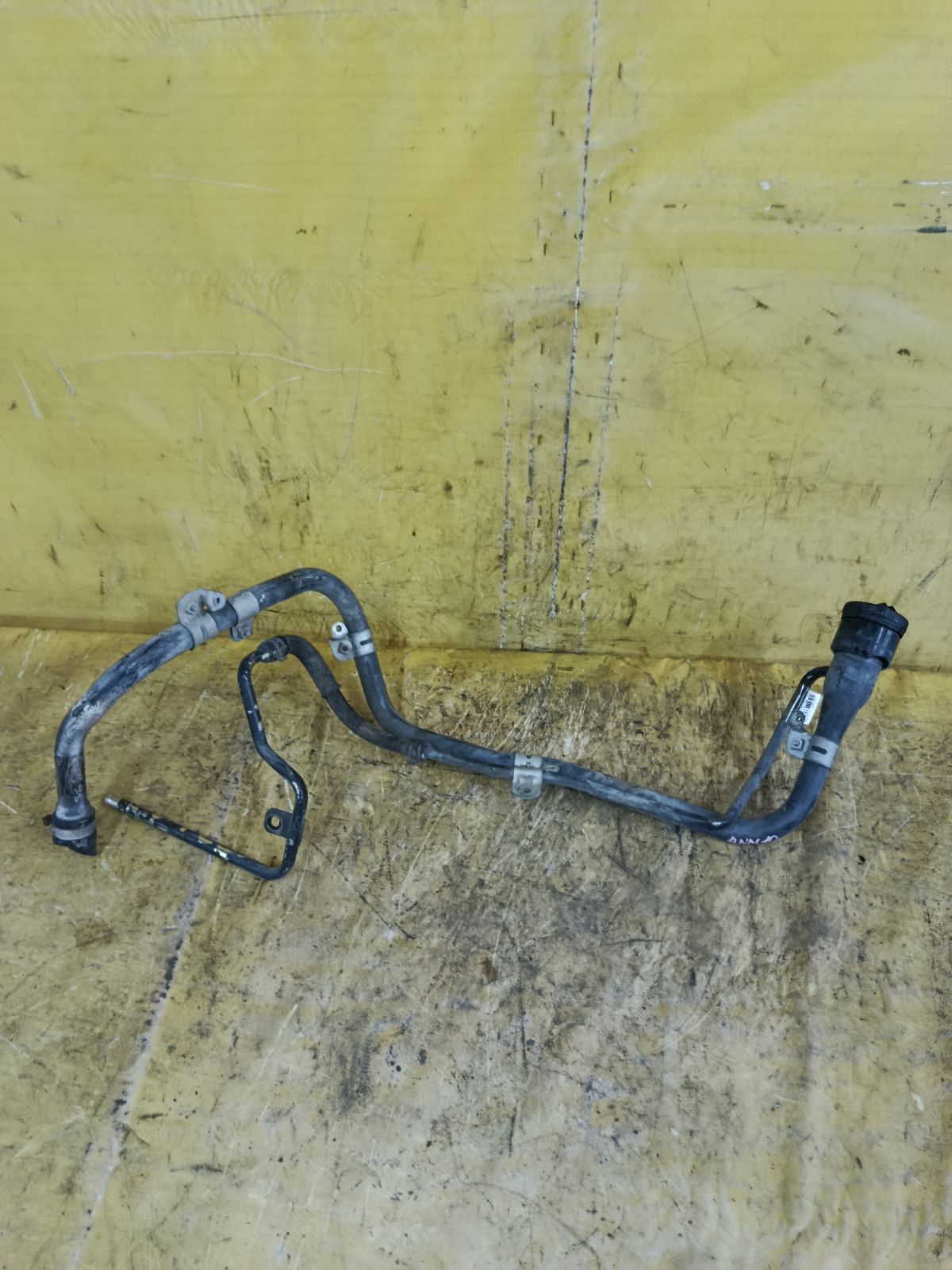 Заливная горловина топливного бака 77201-44191 на Toyota Isis ANM10G 1AZ-FSE Фото 2