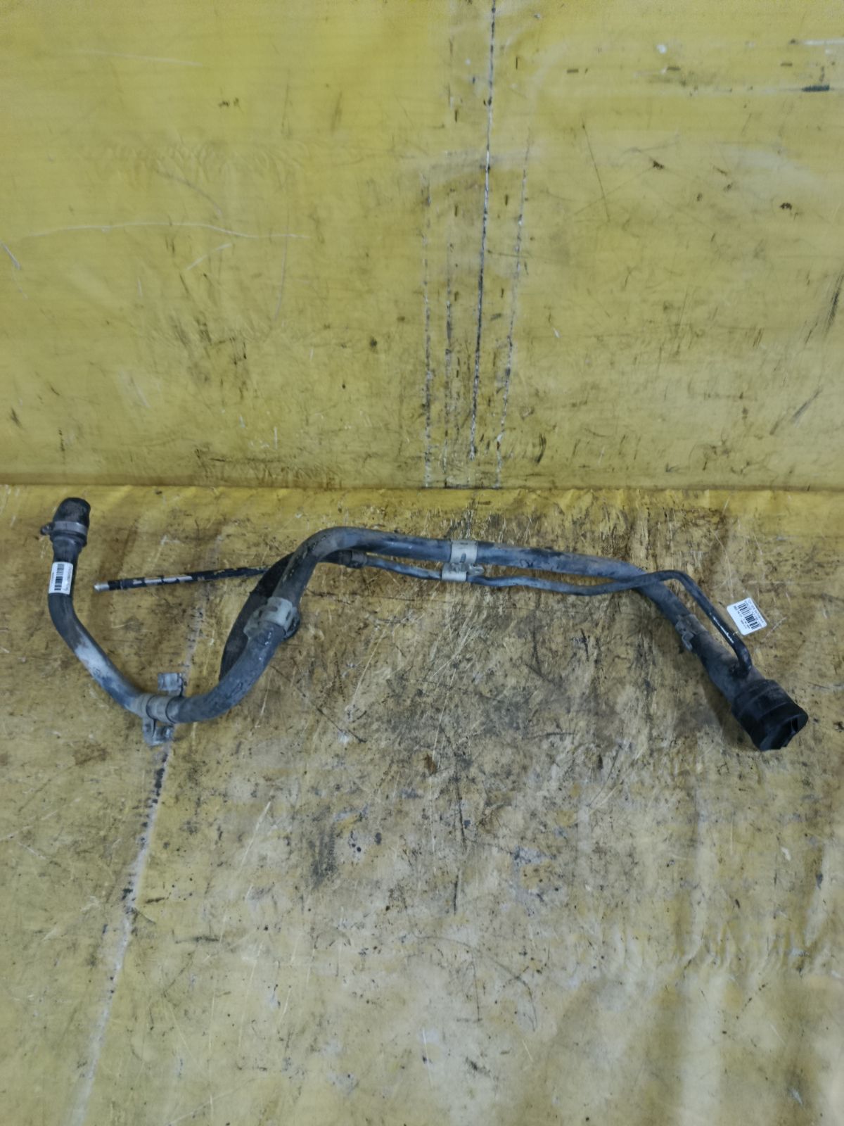 Заливная горловина топливного бака 77201-44191 на Toyota Isis ANM10G 1AZ-FSE Фото 1