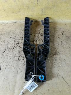 Крепление бампера на Toyota Ipsum ACM21W 52116-44060  52115-44060, Переднее расположение