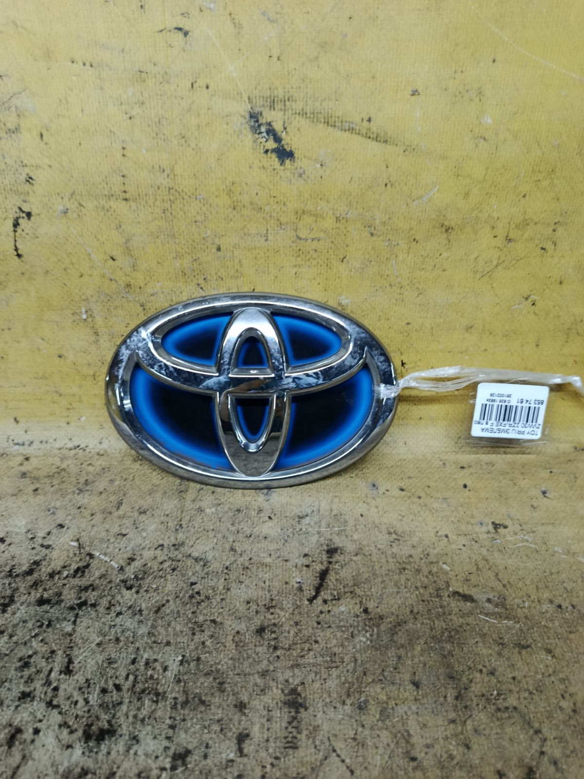 Эмблема на Toyota Prius ZVW30 2ZR-FXE Фото 1