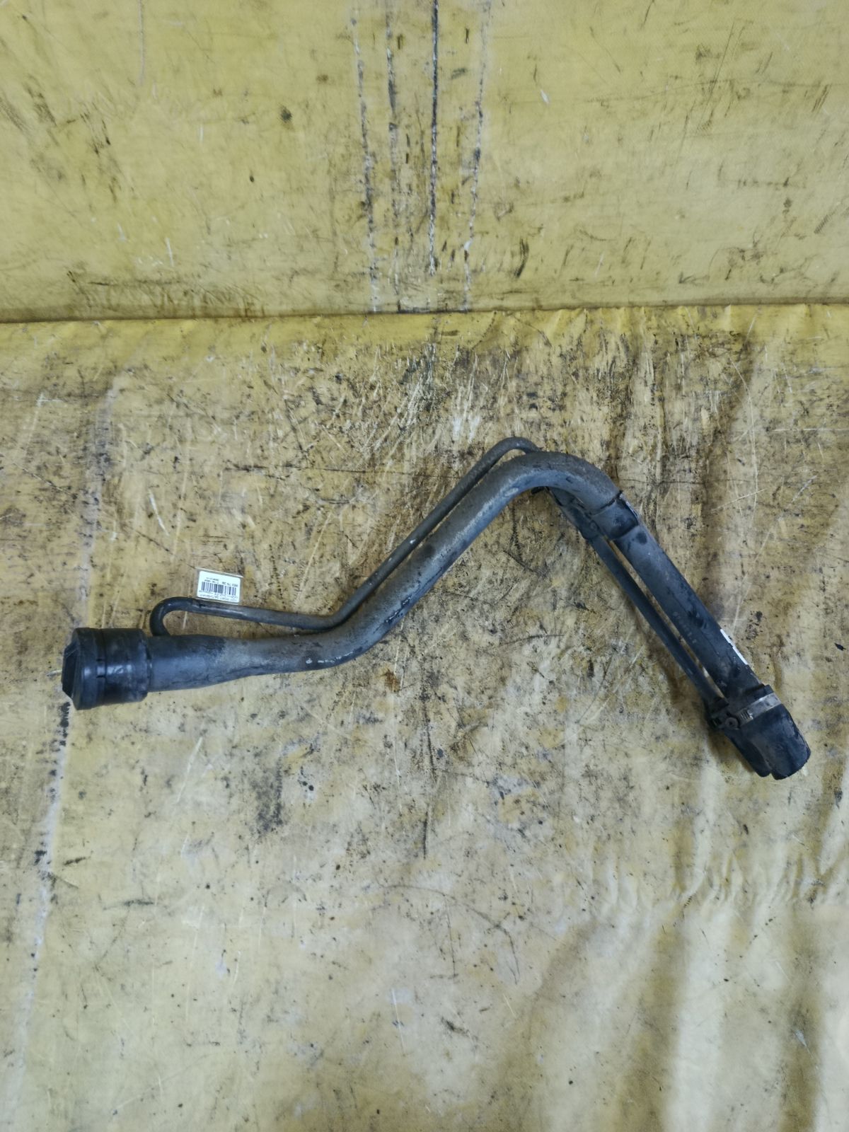Заливная горловина топливного бака 77201-52050 на Toyota Porte NNP10 2NZ-FE Фото 2