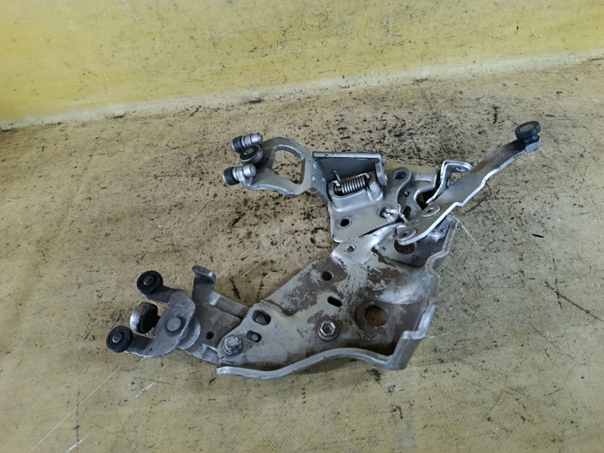 Ролик двери на Toyota Porte NNP10 Фото 1