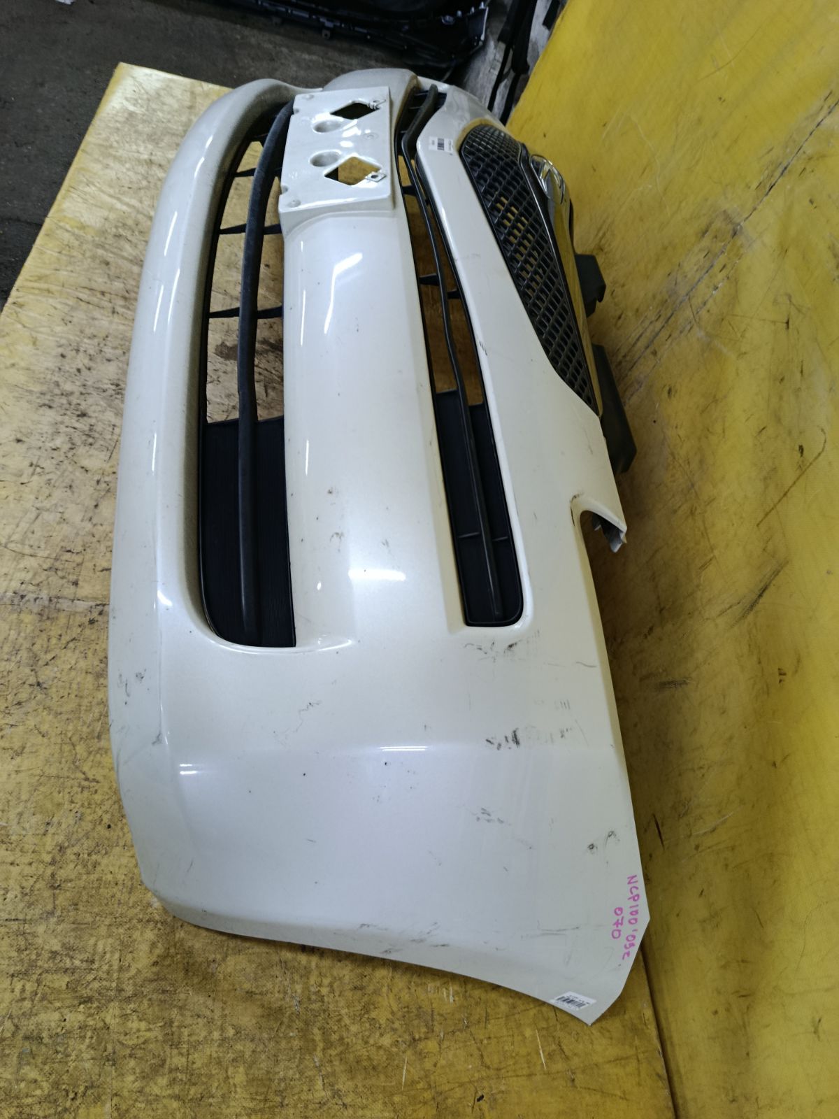 Бампер 52119-52480 на Toyota Ractis NCP100 Фото 6