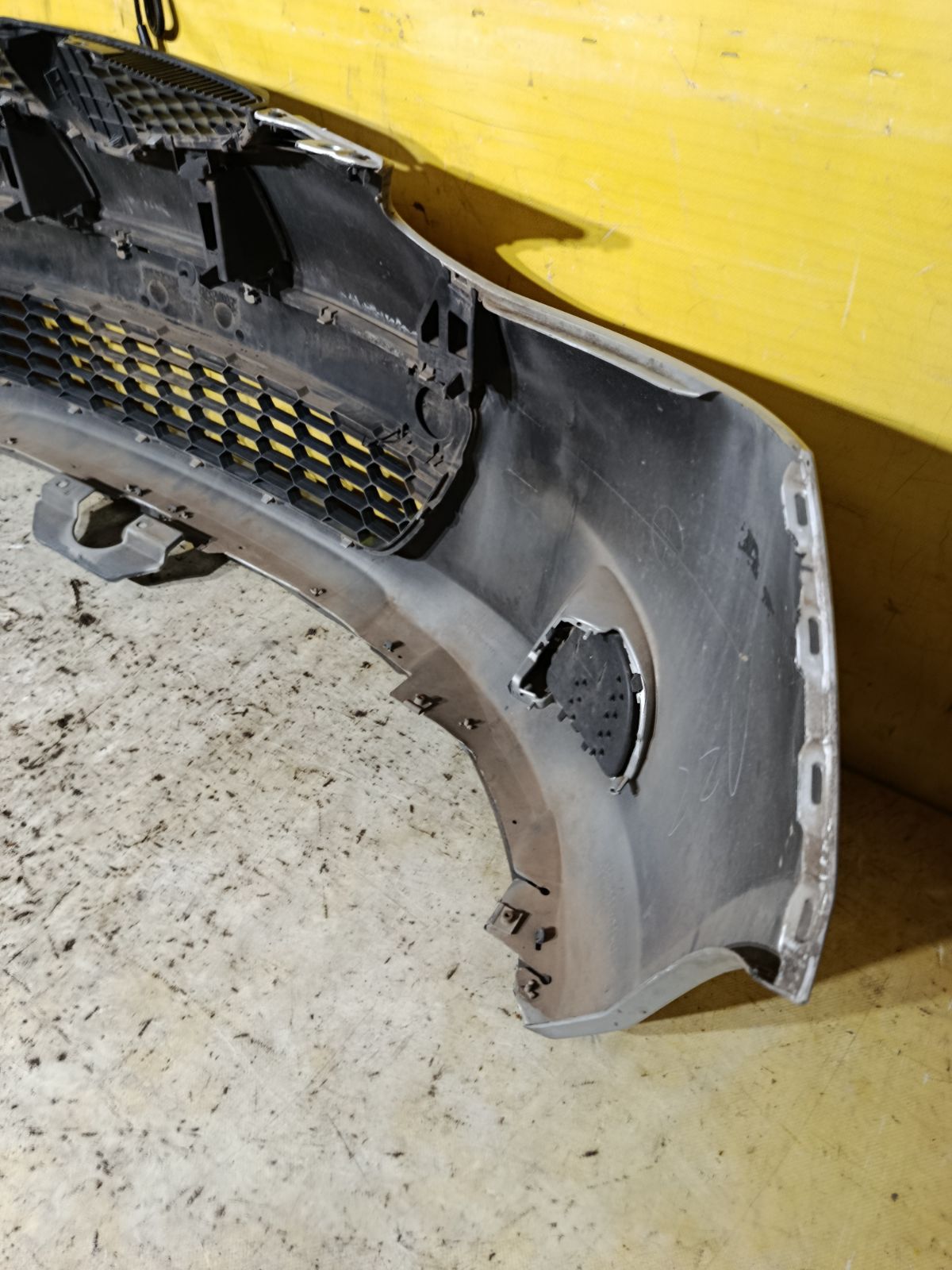 Бампер D651-50031, 038D65150031C8N, 25301967, 2741570, 3421901, 5605050, 931104, D65150031B8H, D65150031BAA, D65150031C8N, D65150031CAA, D65150031CBB, MZ04105BA, MZ04105BAV, MZ04105BB, MZ51100000000, STMZ520000 на Mazda Demio DE3FS Фото 10