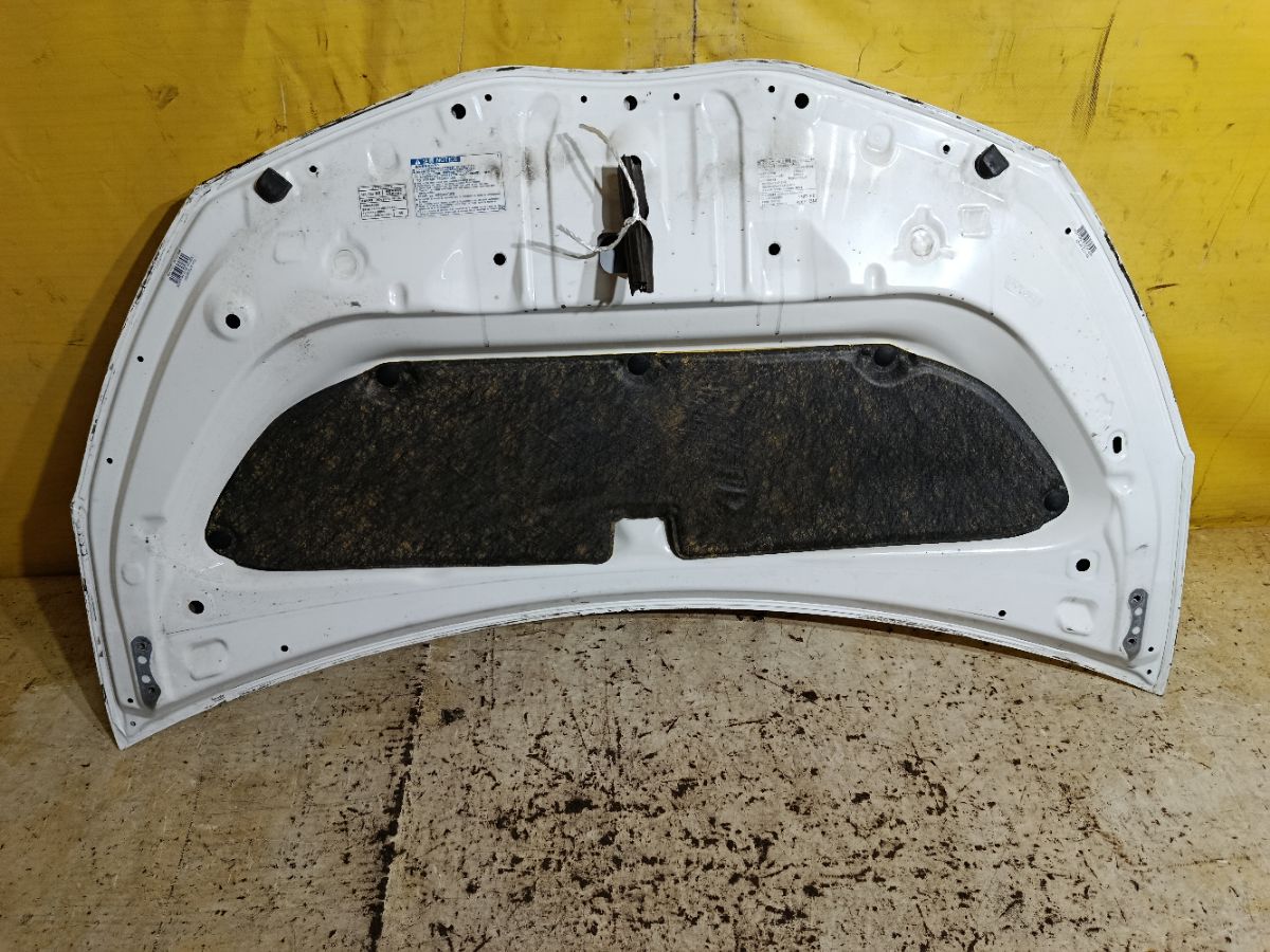 Капот на Toyota Vitz NSP130 Фото 5