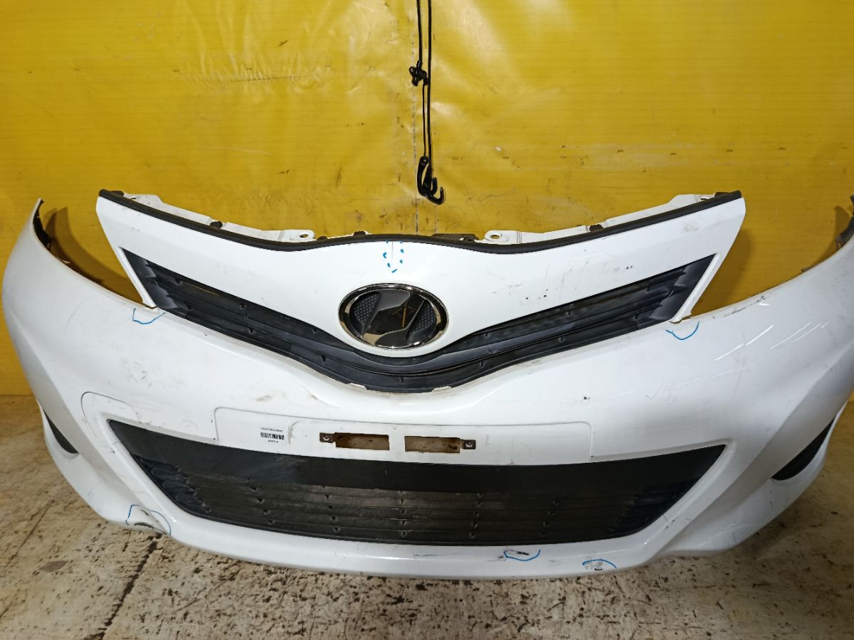 Бампер 52119-52710/30 на Toyota Vitz NSP130 Фото 3