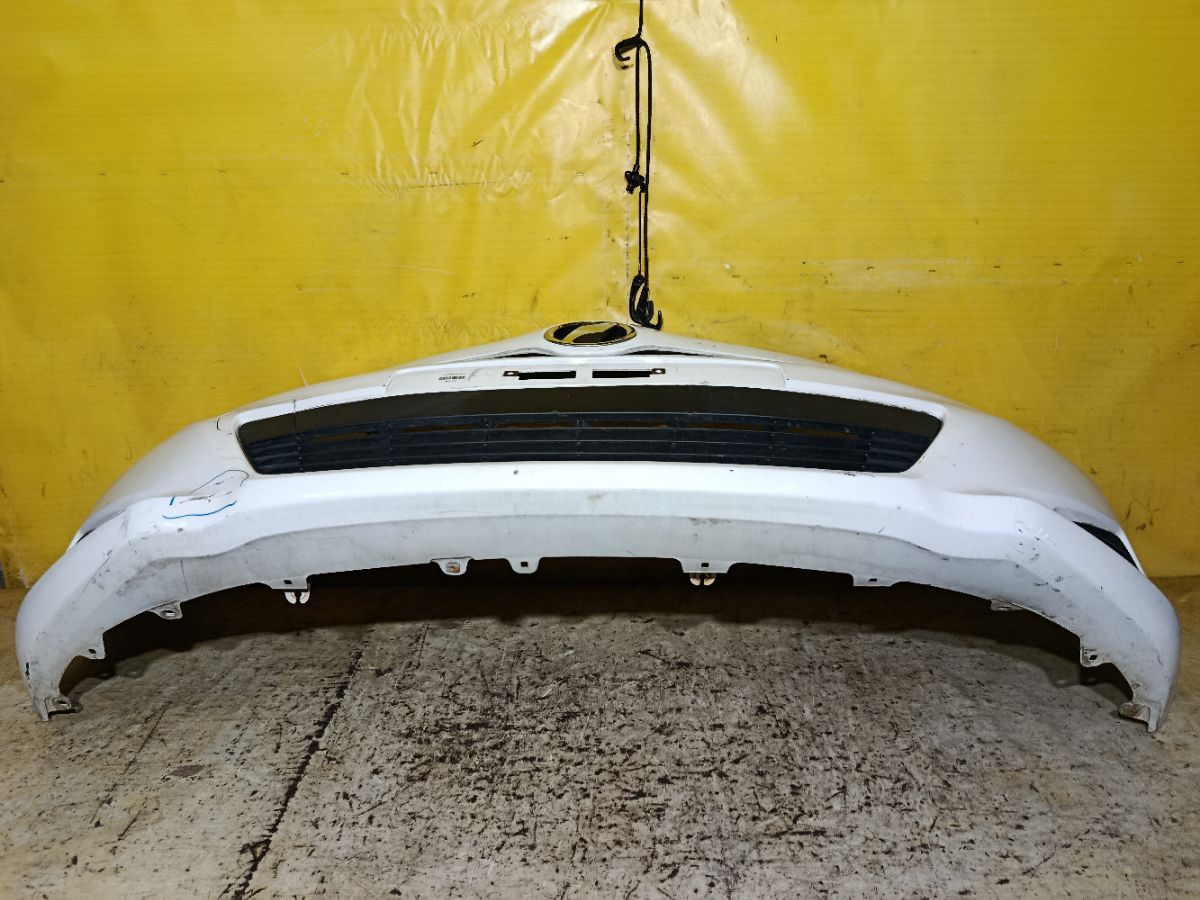 Бампер 52119-52710/30 на Toyota Vitz NSP130 Фото 10