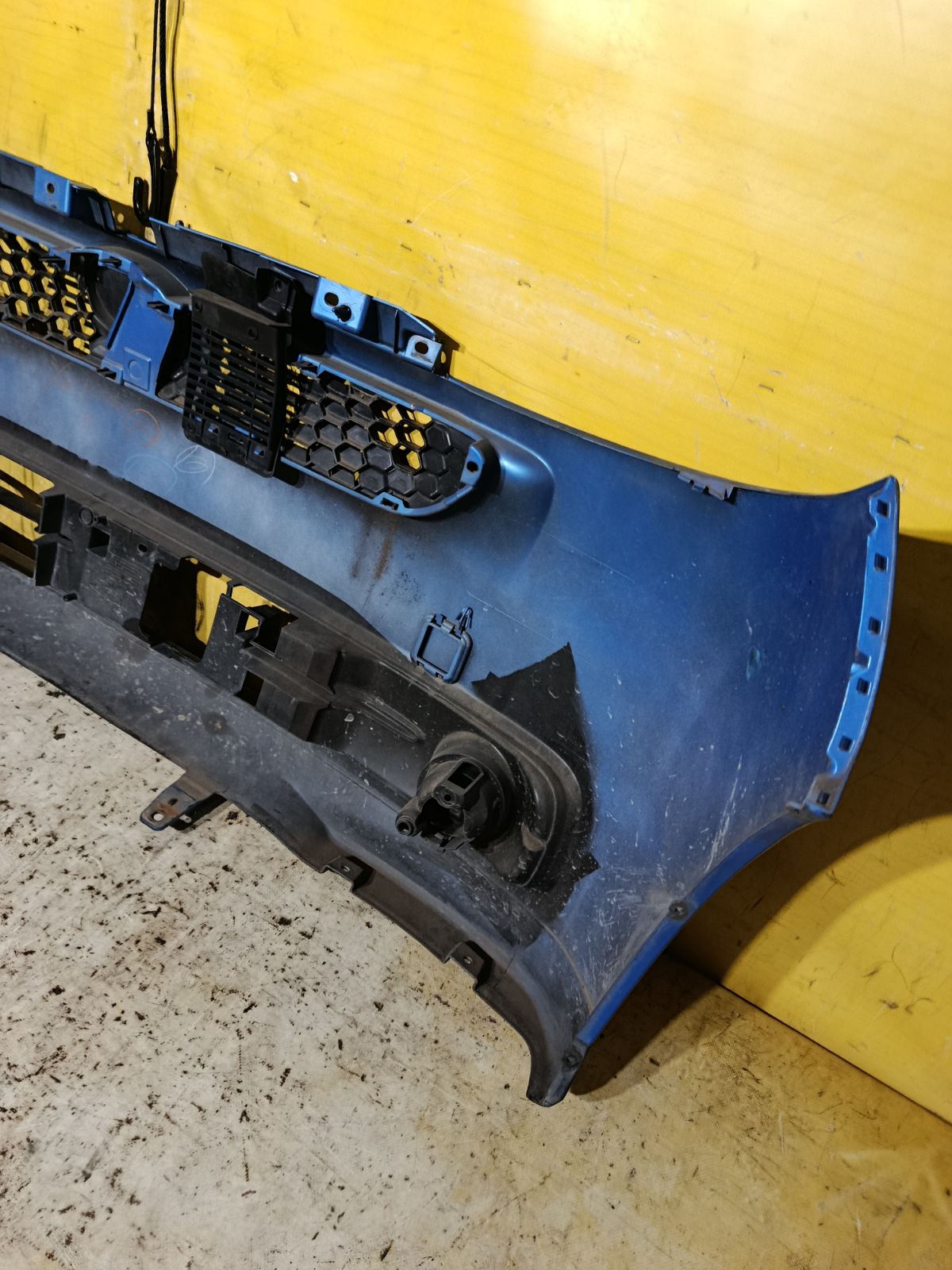 Бампер 52119-B2360 на Daihatsu Sonica L405S Фото 7