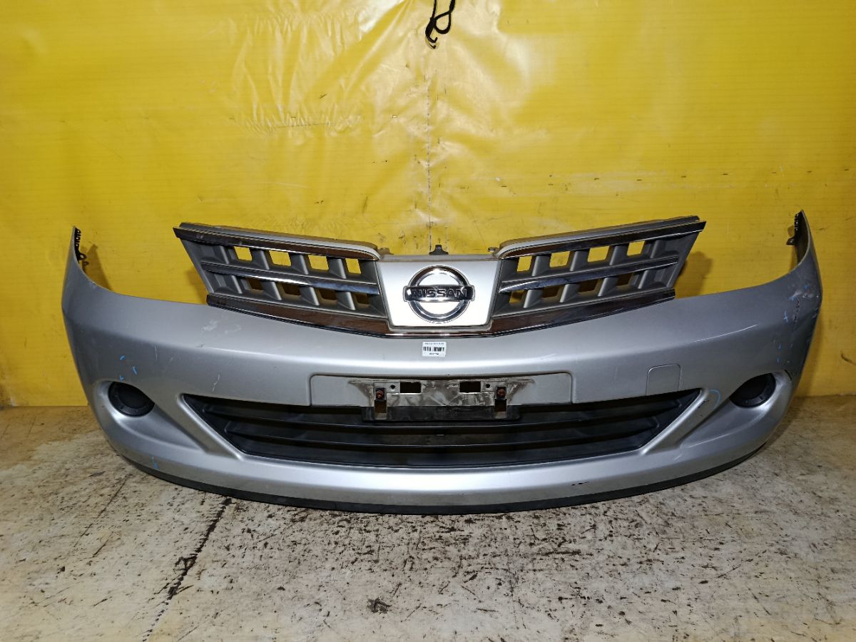 Бампер на Nissan Tiida Latio SC11 Фото 1