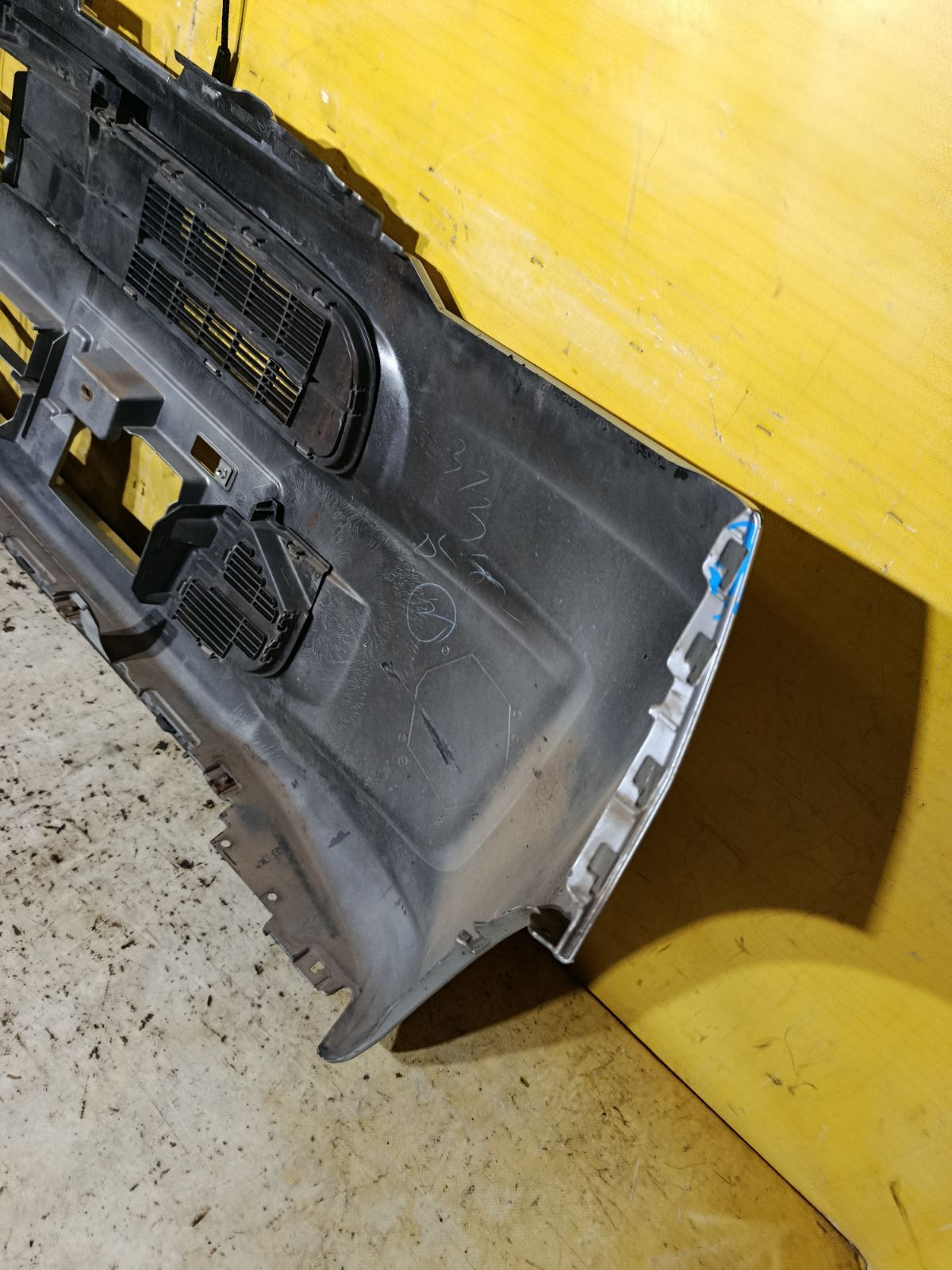 Бампер 52119-B2E00 на Daihatsu Move LA150S Фото 8