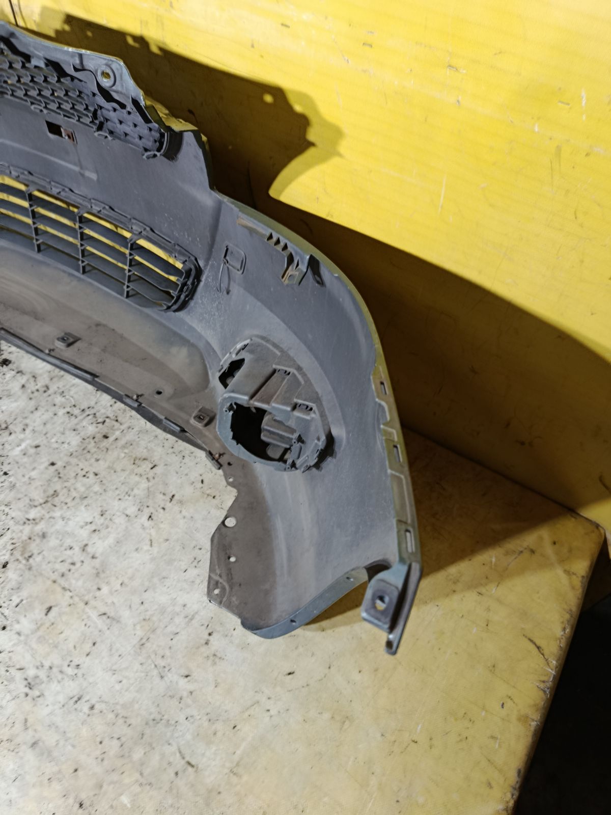 Бампер 71711-71L00 на Suzuki Swift ZC72S Фото 9