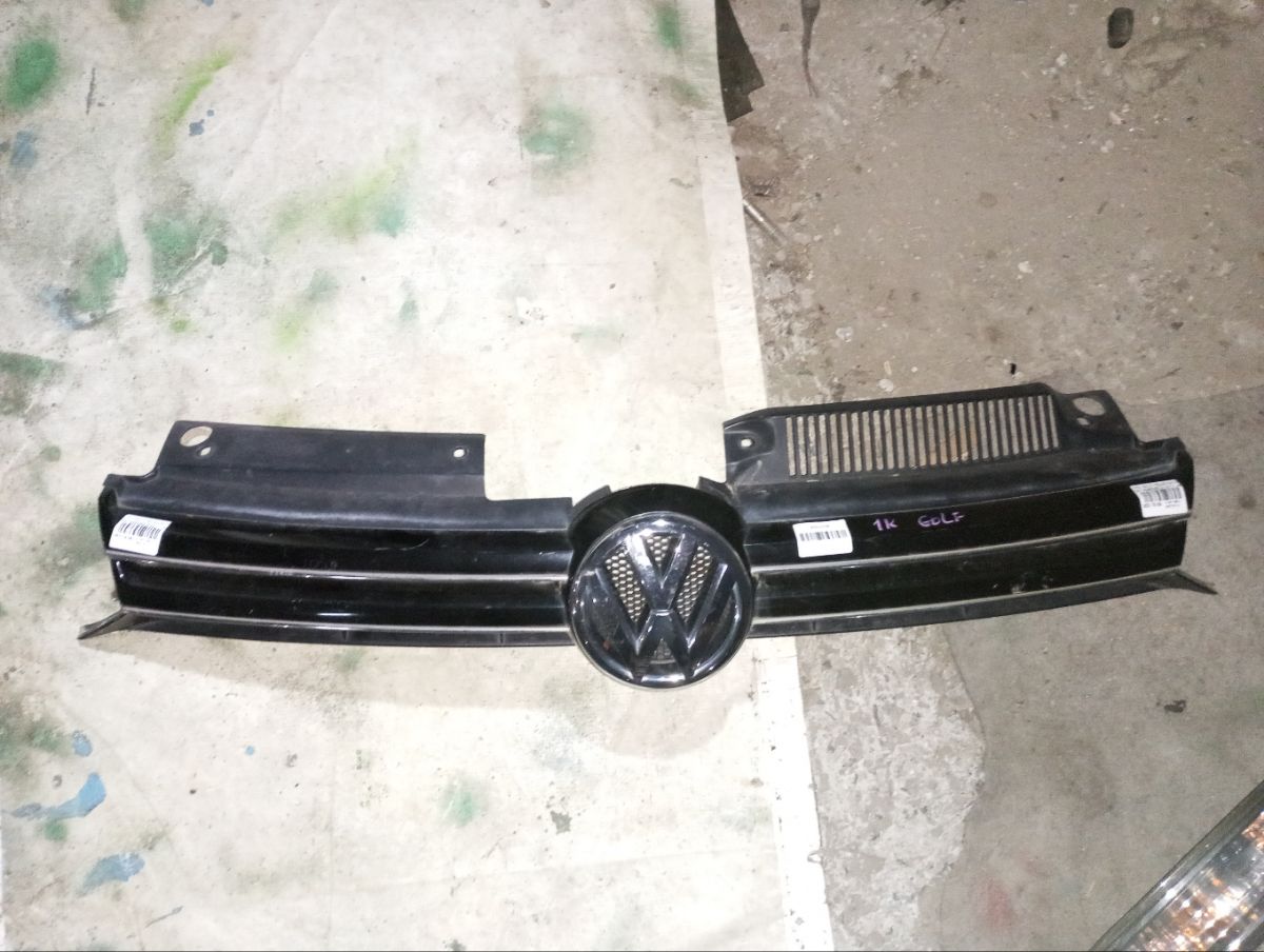 Решетка радиатора 1K9853651A на Volkswagen Golf Vi 5K Фото 3