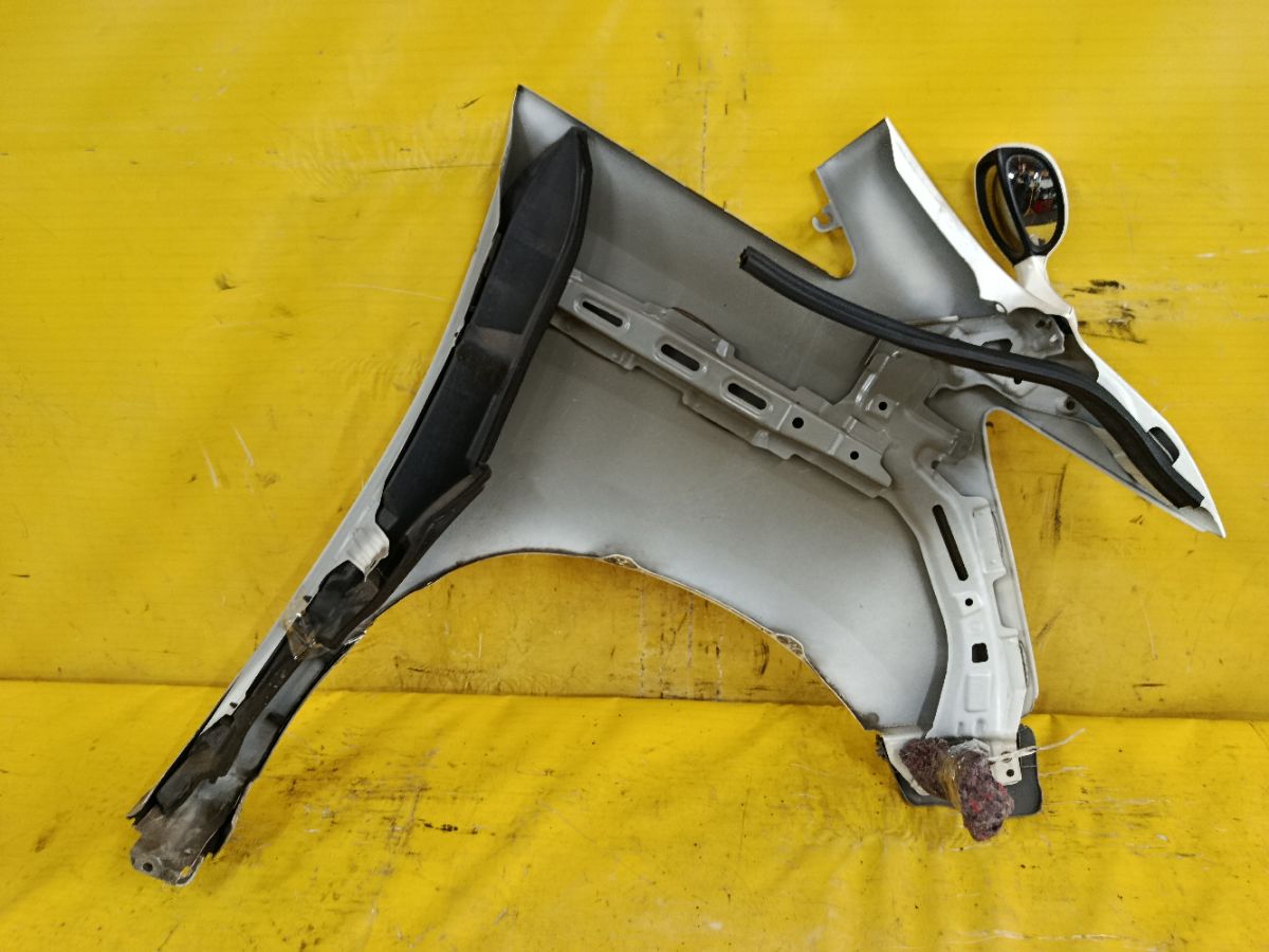 Крыло переднее на Toyota Vellfire ANH20W Фото 3