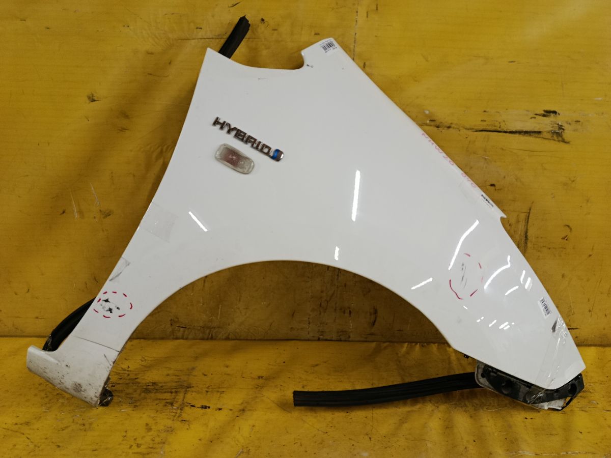 Крыло переднее на Toyota Prius NHW20 Фото 1