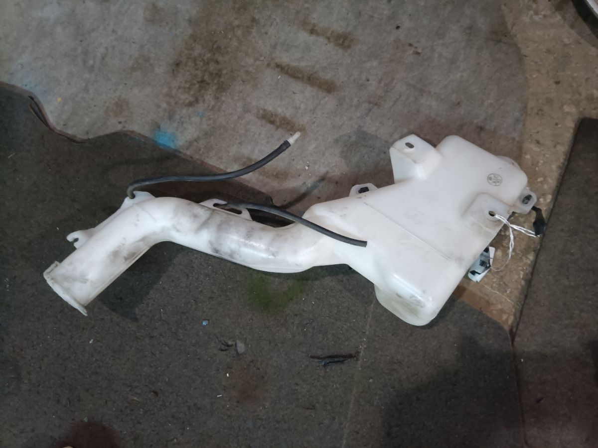 Бачок омывателя MN105956 на Mitsubishi Colt Plus Z27W Фото 4 Бачок омывателя MN105956 на Mitsubishi Colt Plus Z27W Фото 4