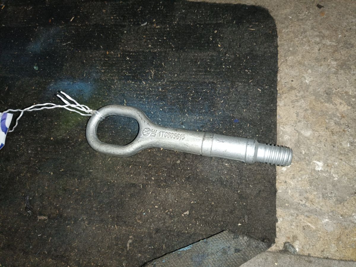 Крюк буксировочный 1T0805615, 1T0805615A на Volkswagen Touran 1T Фото 3 Крюк буксировочный 1T0805615, 1T0805615A на Volkswagen Touran 1T Фото 3
