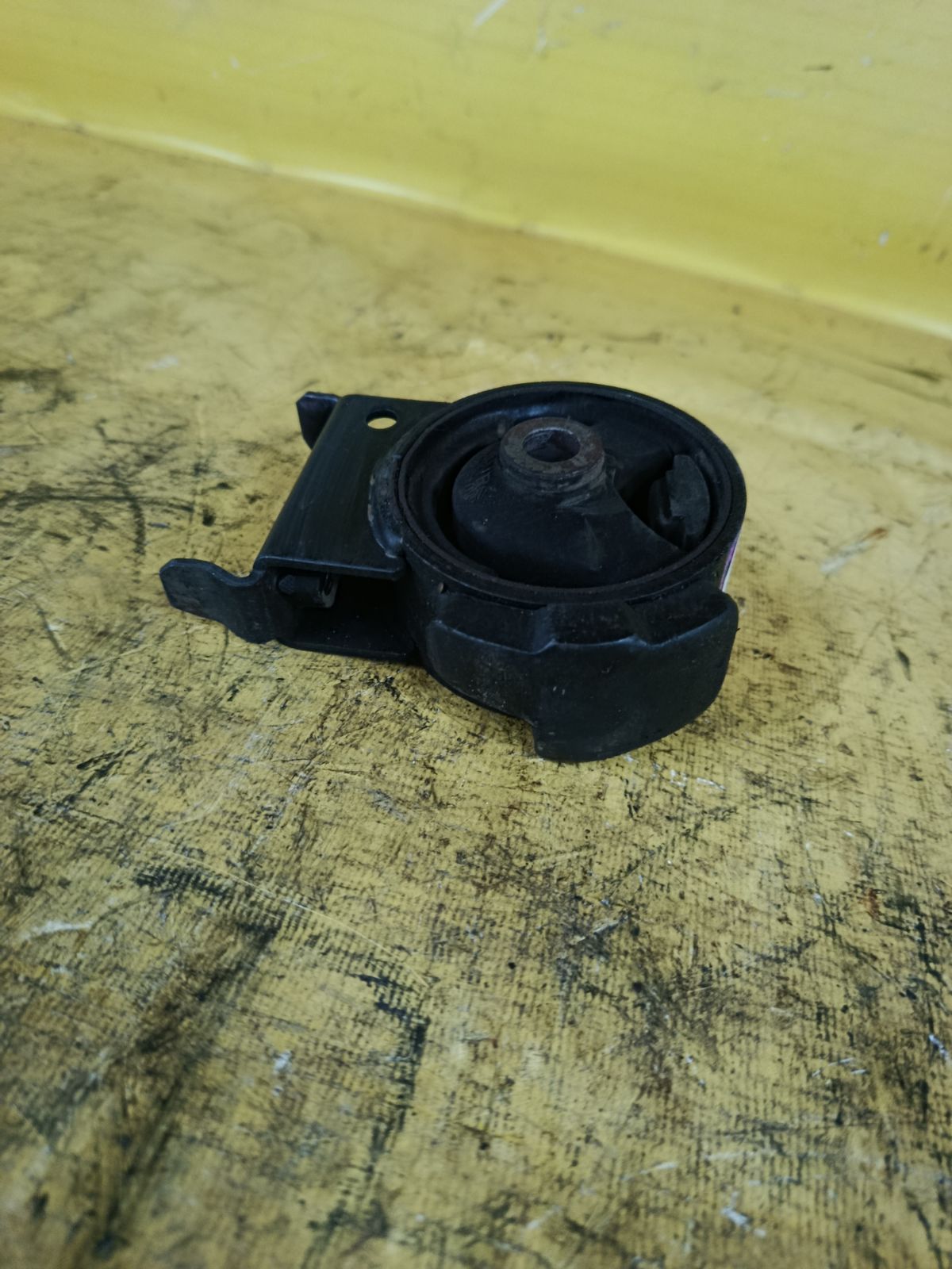 Подушка двигателя на Toyota Porte NNP10 2NZ-FE Фото 3