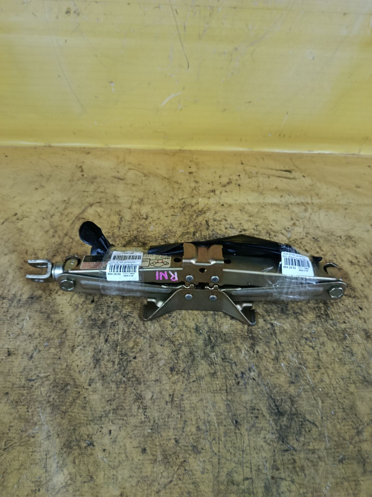 Домкрат на Honda Stream RN1 Фото 1