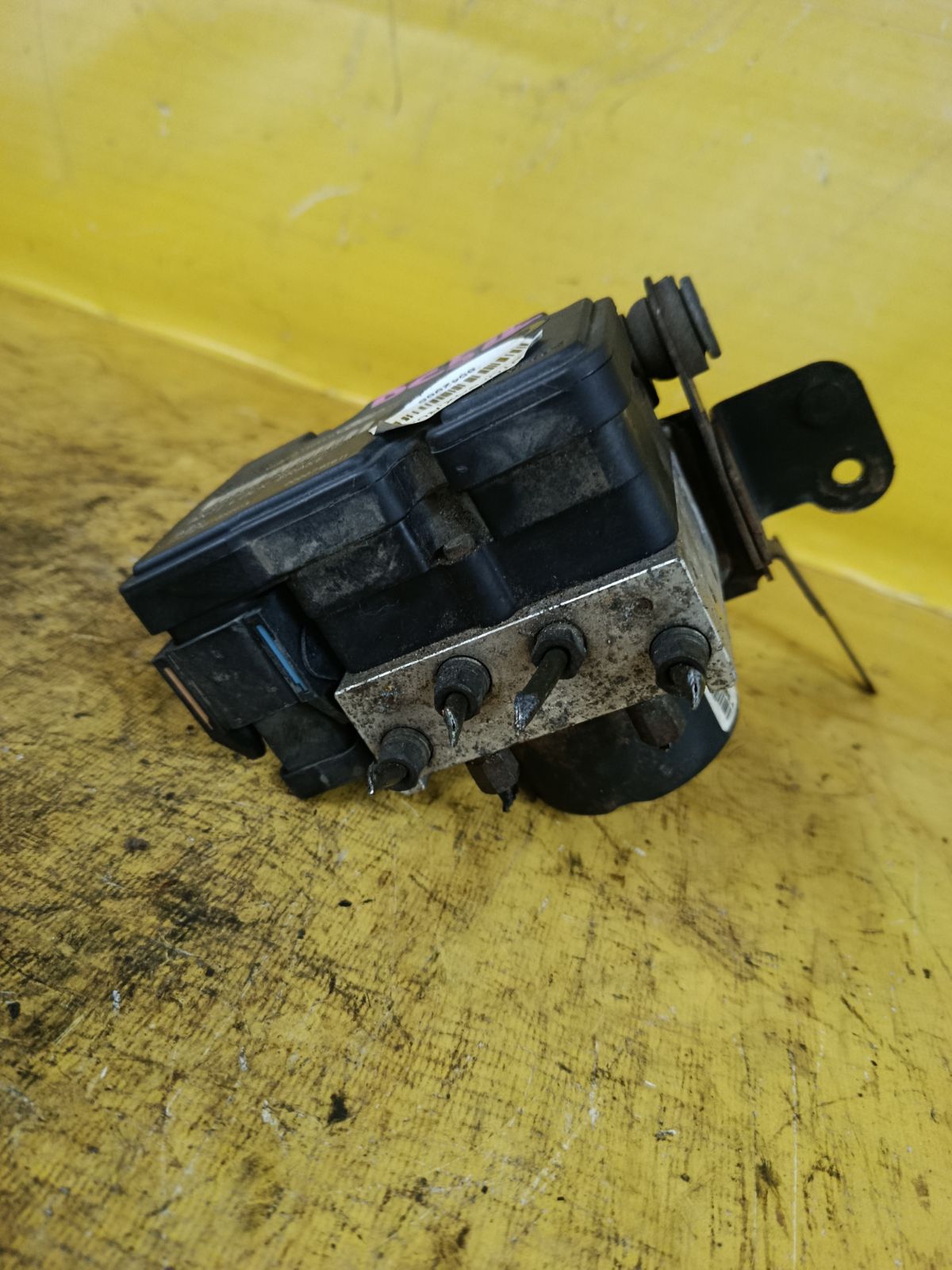 Блок ABS 4S61-2M110-AC на Mazda Verisa DC5W ZY-VE Фото 2