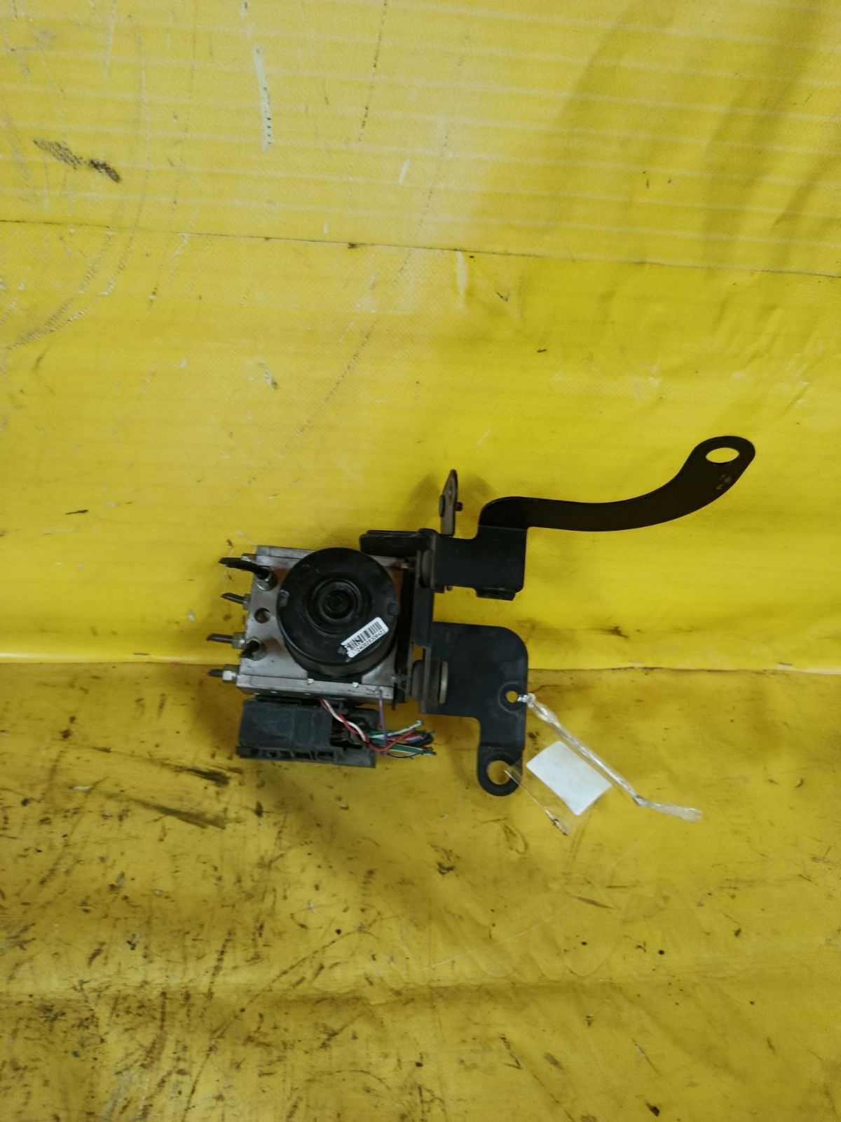 Блок ABS 4S61-2M110-AC на Mazda Verisa DC5W ZY-VE Фото 3