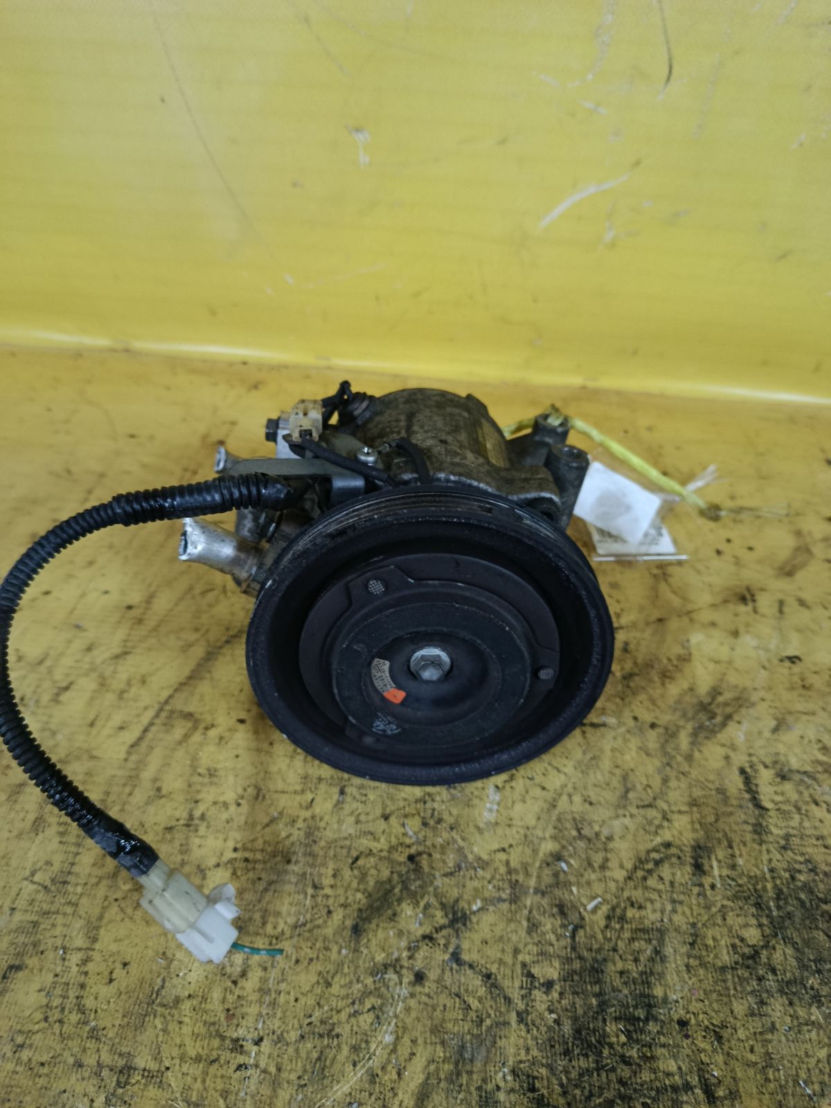 Компрессор кондиционера 447280-3213 на Daihatsu Move LA100S KF-VE Фото 5