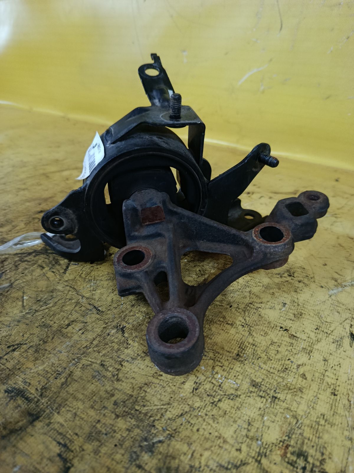 Подушка двигателя на Daihatsu Move LA100S KF-VE Фото 3
