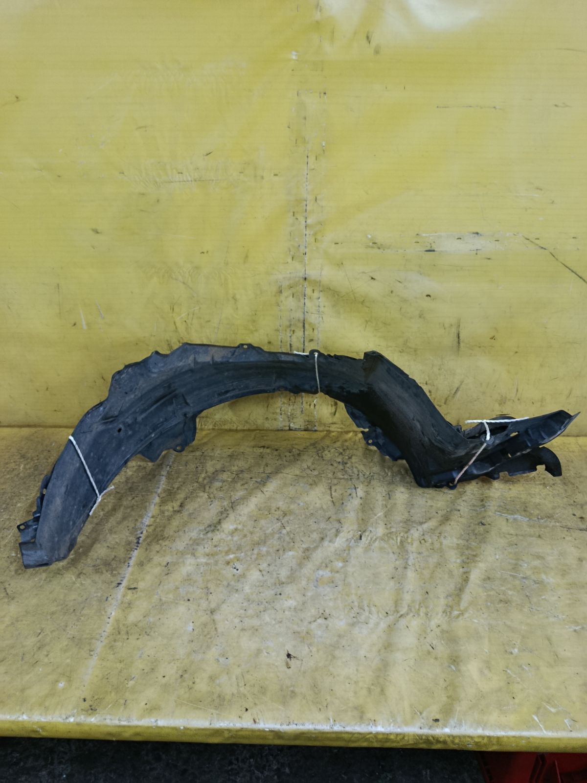 Подкрылок 63840-WE100, 63841-WE100 на Nissan Wingroad WFY11 QG15DE Фото 1
