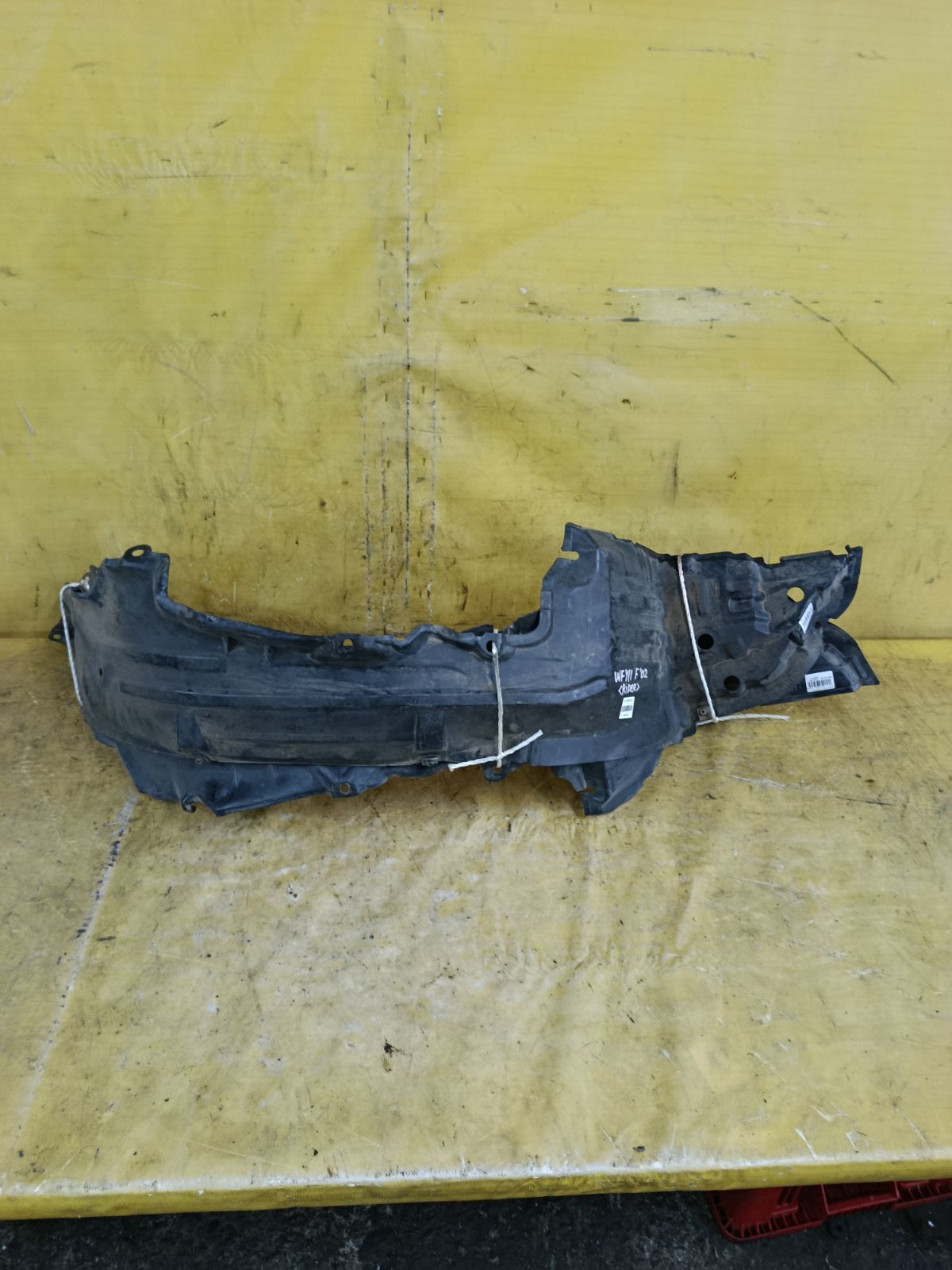Подкрылок 63840-WE100, 63841-WE100 на Nissan Wingroad WFY11 QG15DE Фото 2