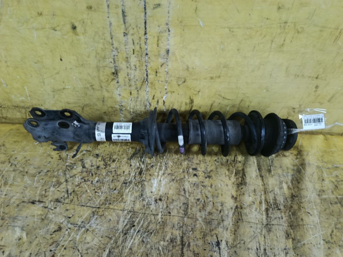 Стойка амортизатора 51610-T6G-N000 на Honda N-Wgn JH1 S07A Фото 1