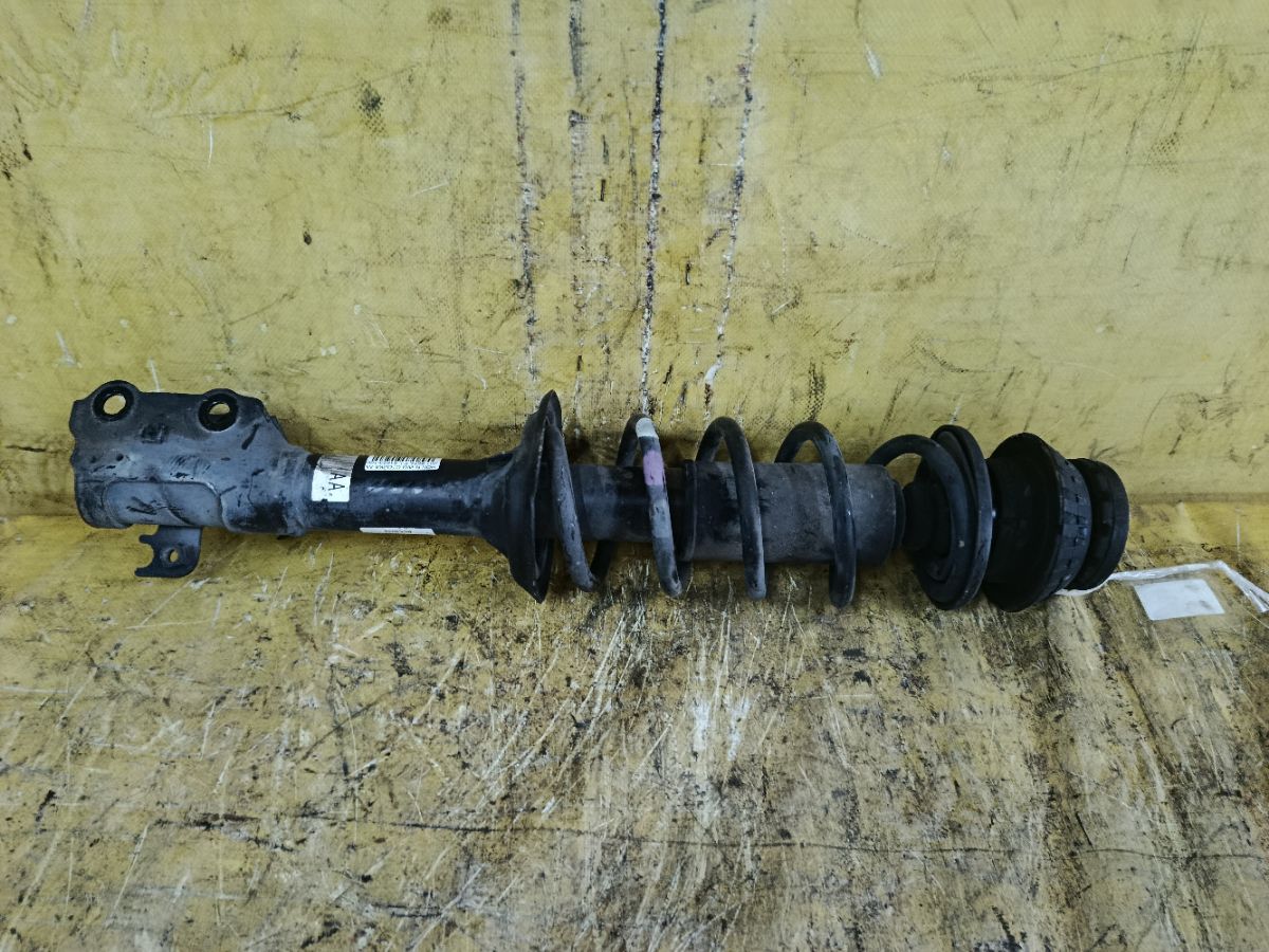 Стойка амортизатора 51620-T6G-N000 на Honda N-Wgn JH1 S07A Фото 1