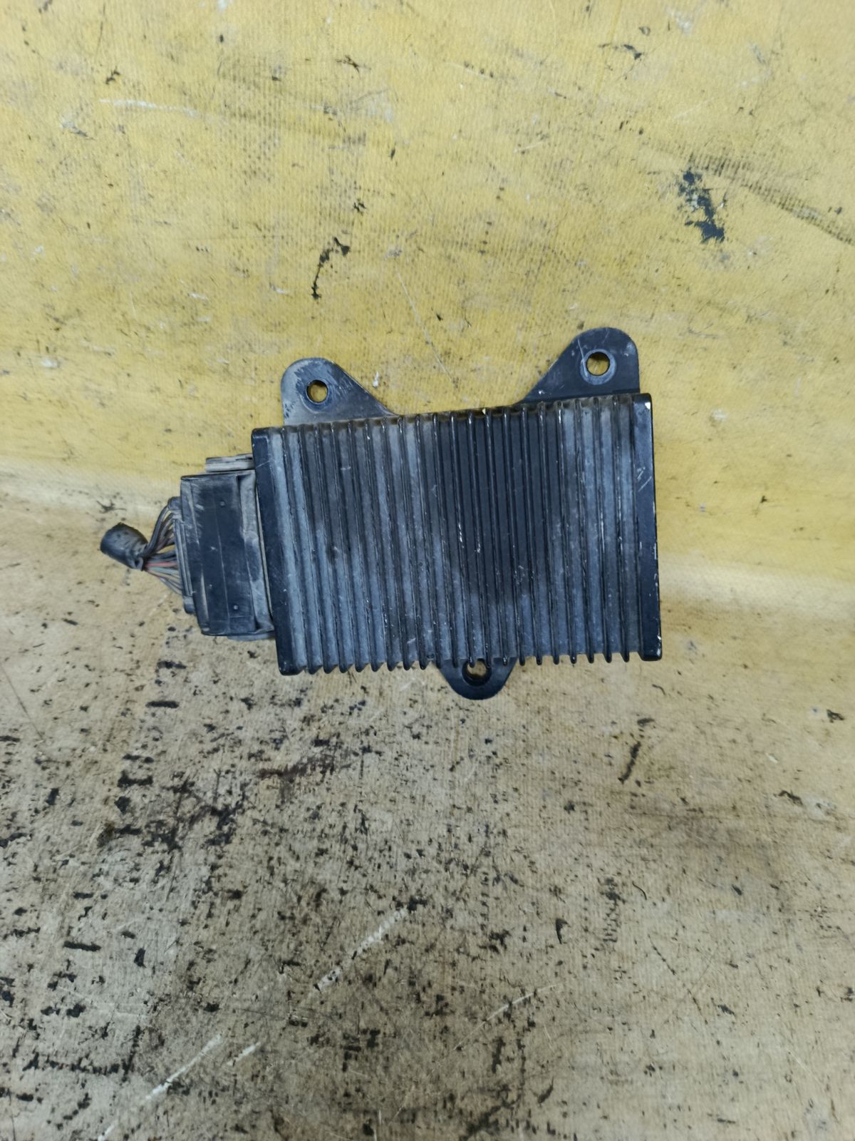Блок управления инжекторами MD337540, E8T10371 на Mitsubishi Legnum EA1W 4G93 Фото 1