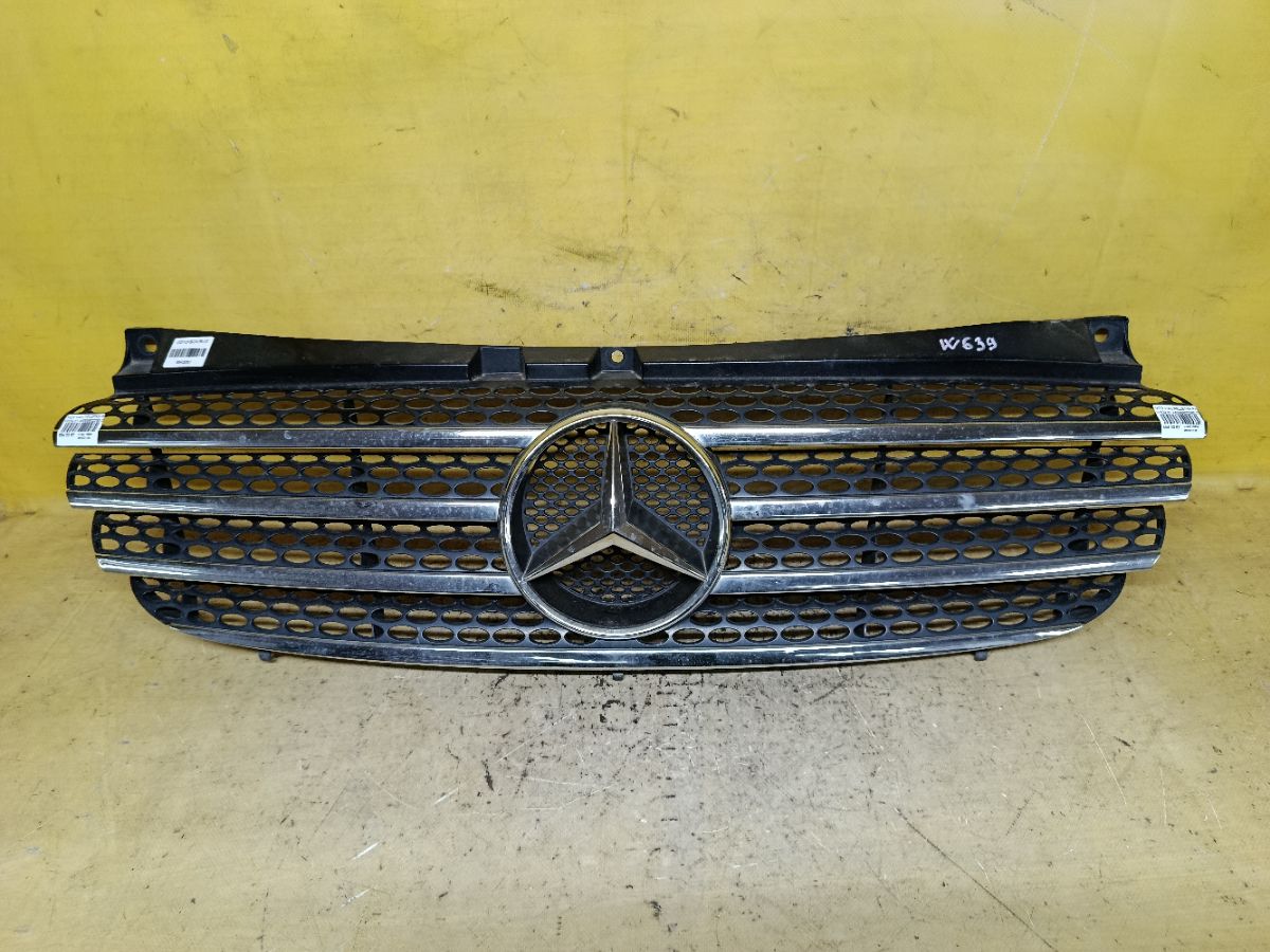 Решетка радиатора A6398800285 на Mercedes-Benz Viano W639.813 Фото 1