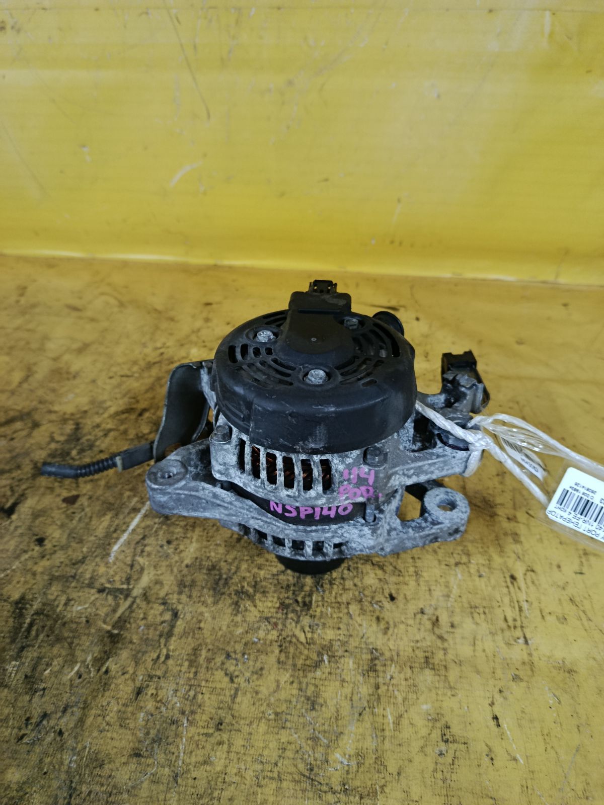 Генератор на Toyota Porte NSP140 1NR-FE Фото 1