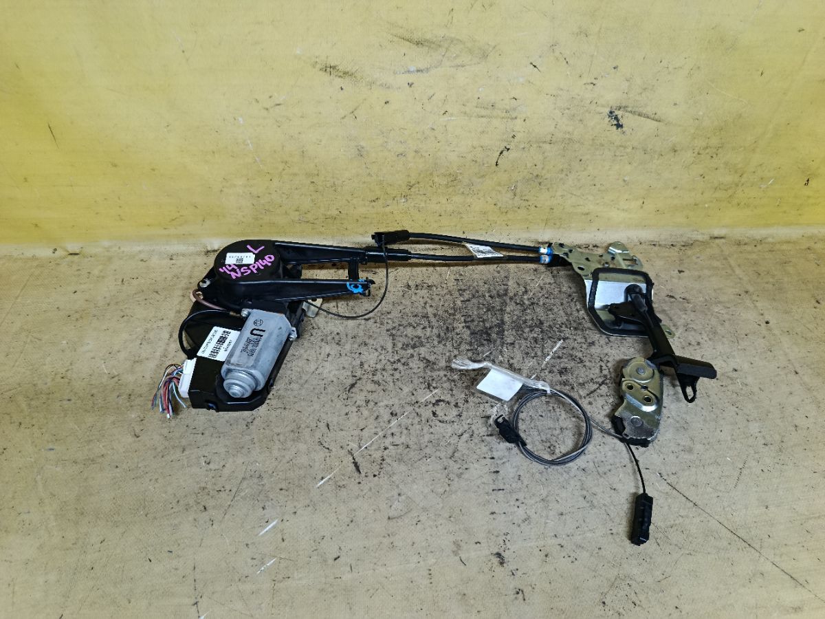 Доводчик двери 426605-10200 на Toyota Porte NSP140 Фото 1