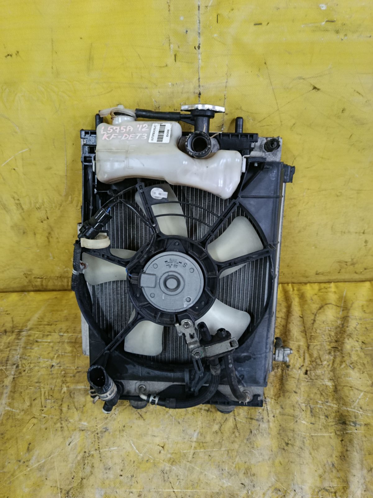Радиатор ДВС на Toyota Pixis Space L575A KF-DET3 Фото 2