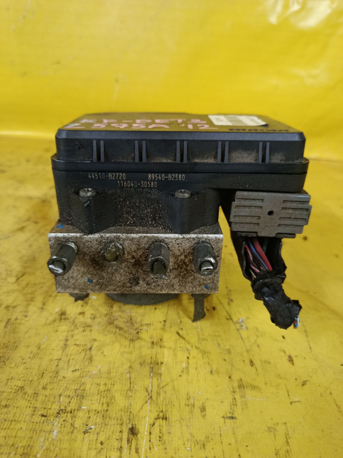 Блок ABS 44510-B2720, 89540-B2580 на Toyota Pixis Space L575A KF-DET3 Фото 2