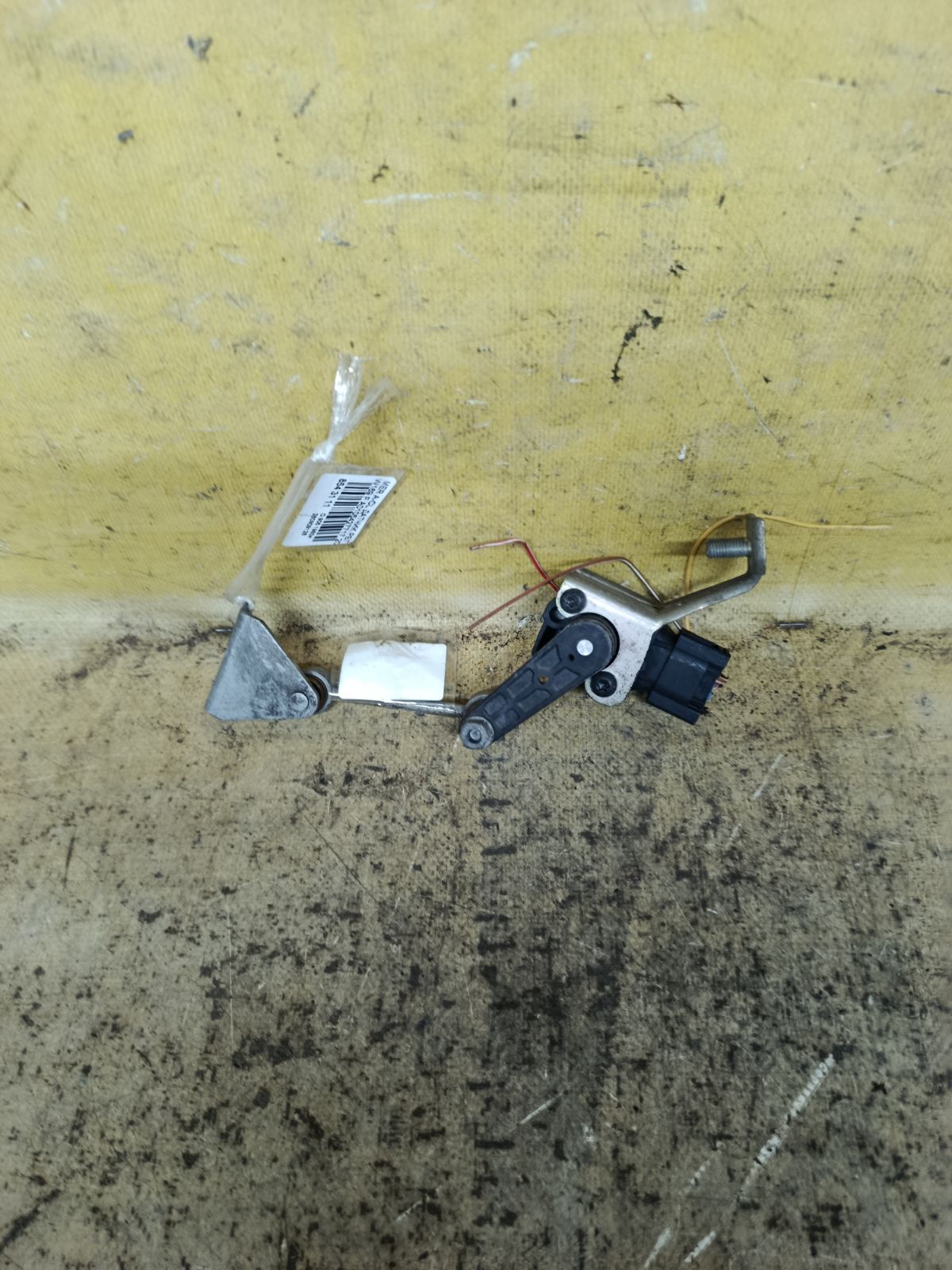 Датчик регулировки наклона фар A0105427717 на Mercedes-Benz A-Class W169 Фото 1