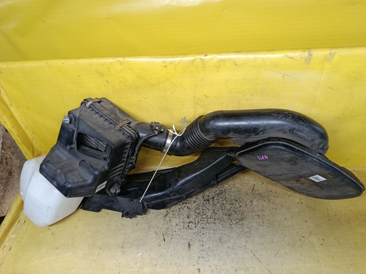 Корпус воздушного фильтра на Subaru Exiga YA4 EJ204 Фото 3
