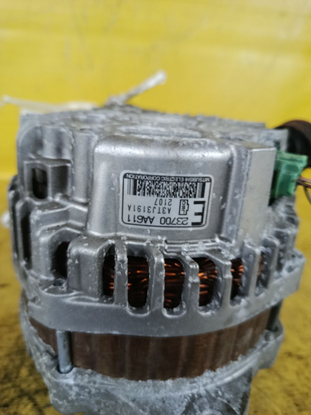 Генератор 23700-AA611 на Subaru Exiga YA4 EJ204 Фото 3