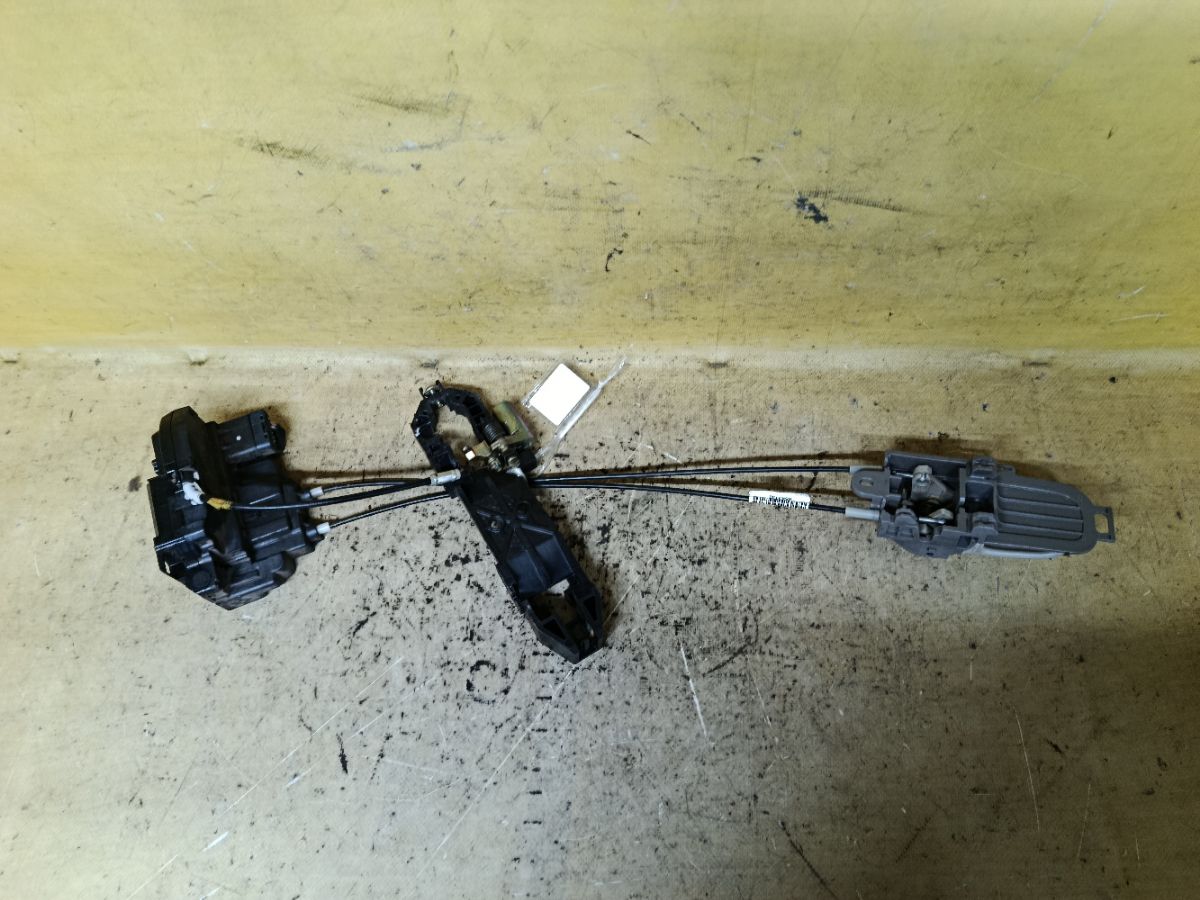 Замок двери на Nissan March AK12 Фото 2