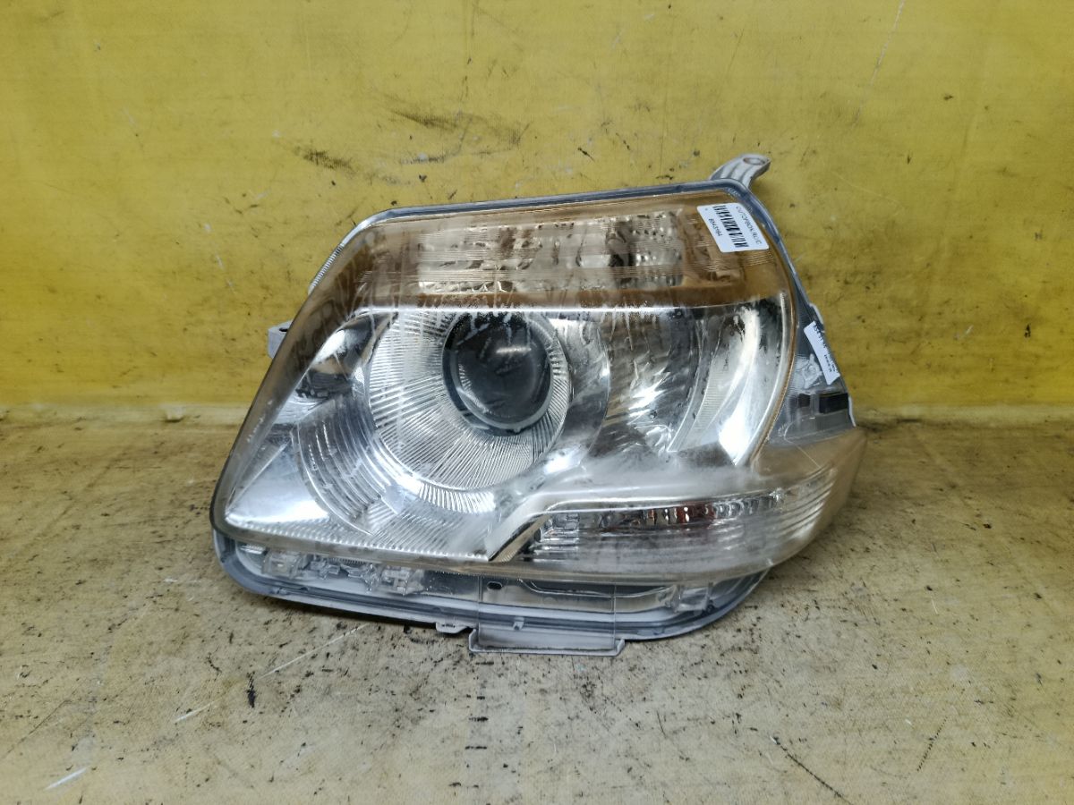 Фара 52-240 52-240, на Toyota Sienta NCP81G Фото 1